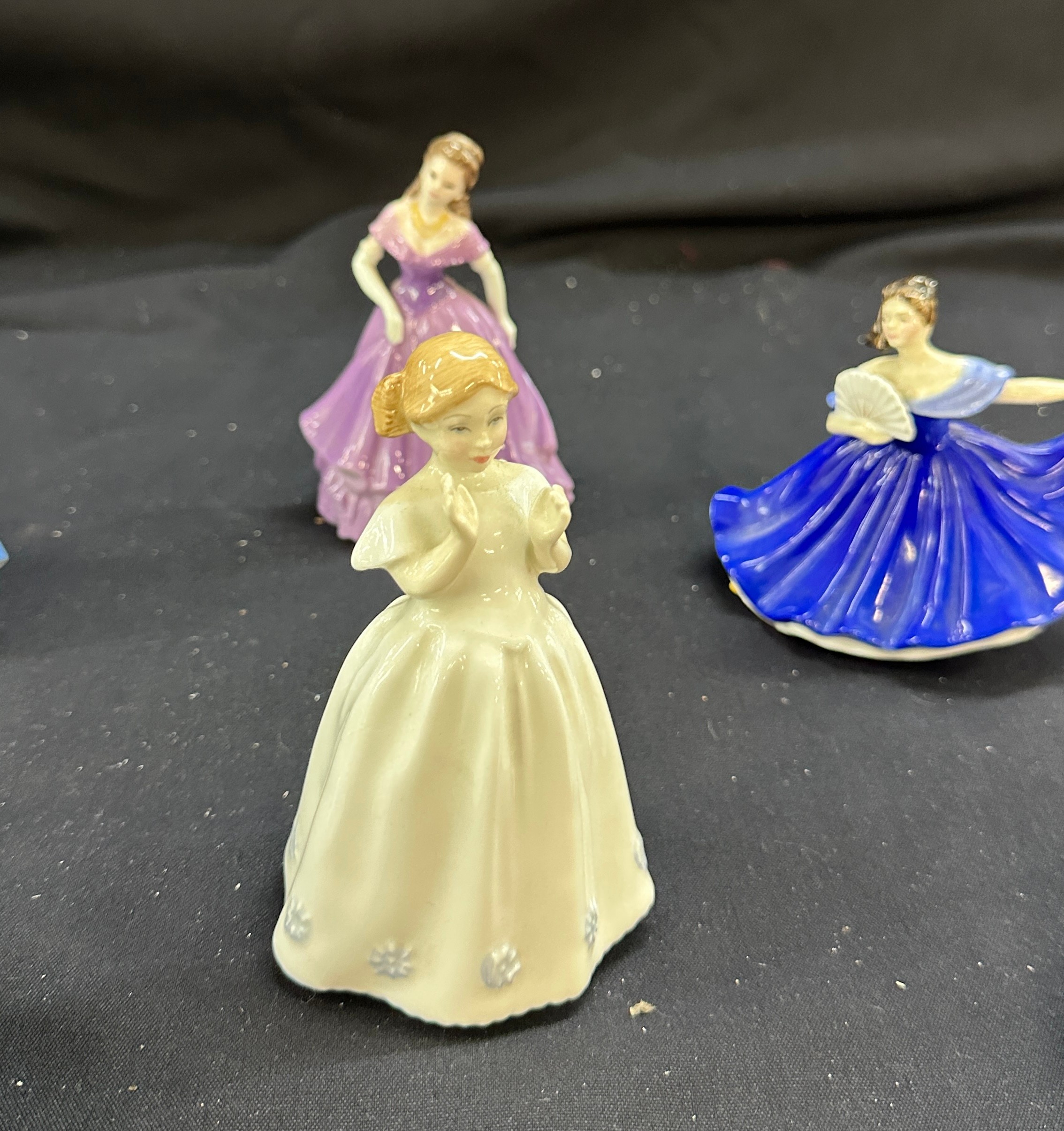 Selection of Coalport and Royal Doulton figures tallest measures approx 6 inches tall - Image 4 of 7