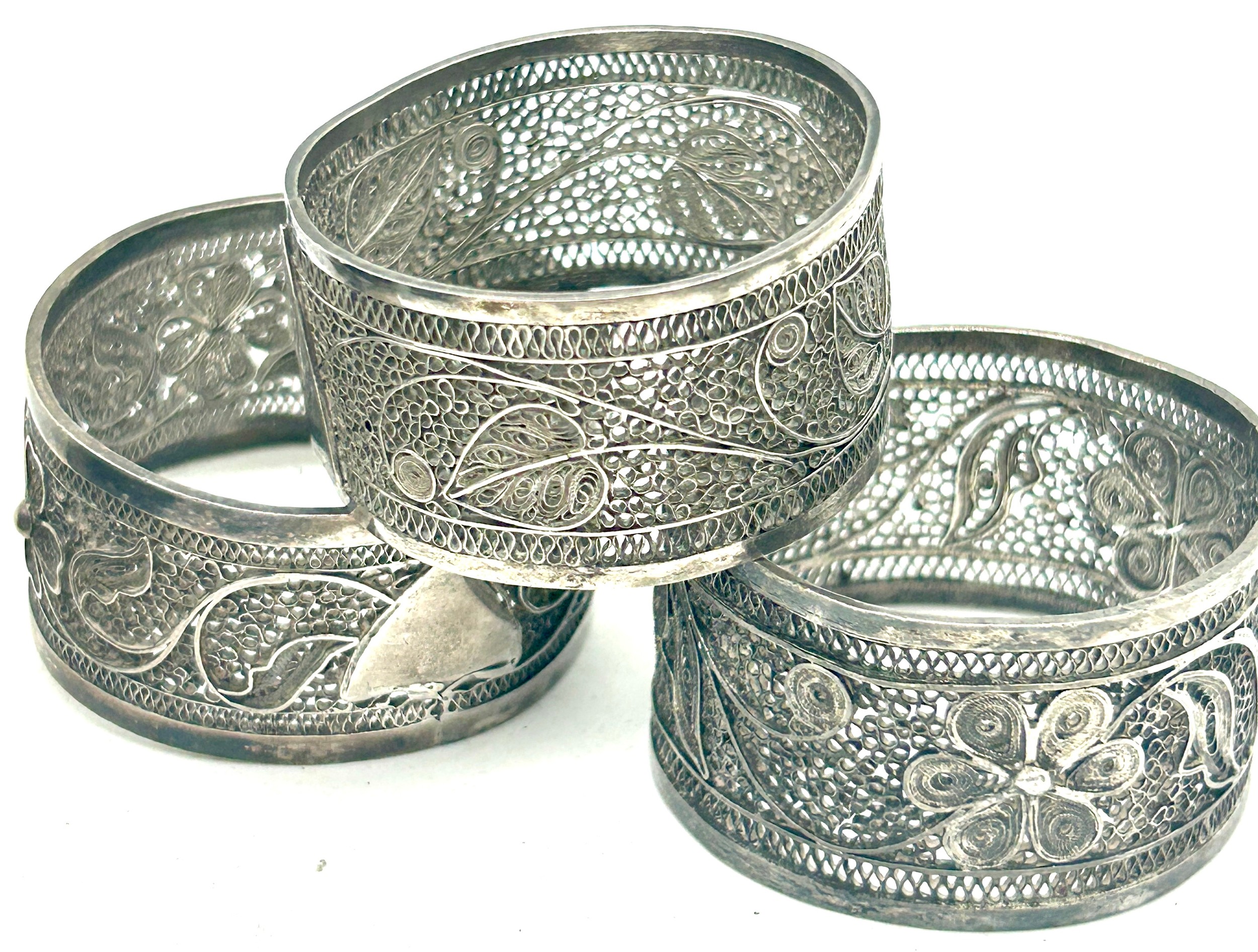 Selection of 6 napkin rings to include 3 silver filigree, 1 silver, 2 silver plated - Bild 2 aus 3