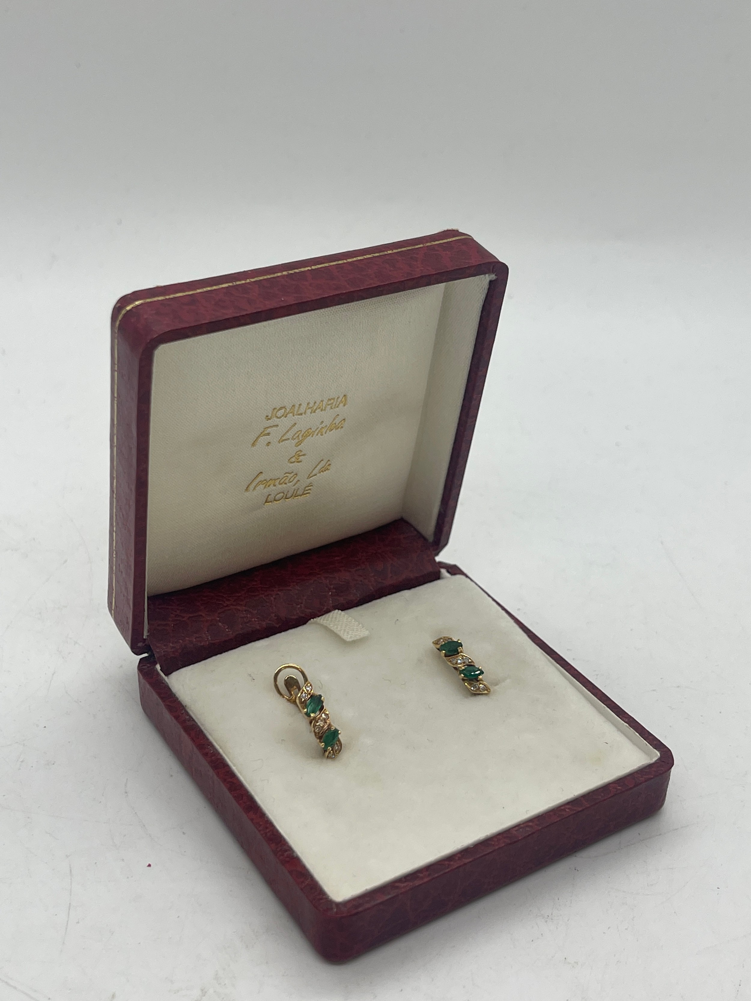 Pair of 18ct diamond and emerald earrings 2.9 grams - Image 6 of 7