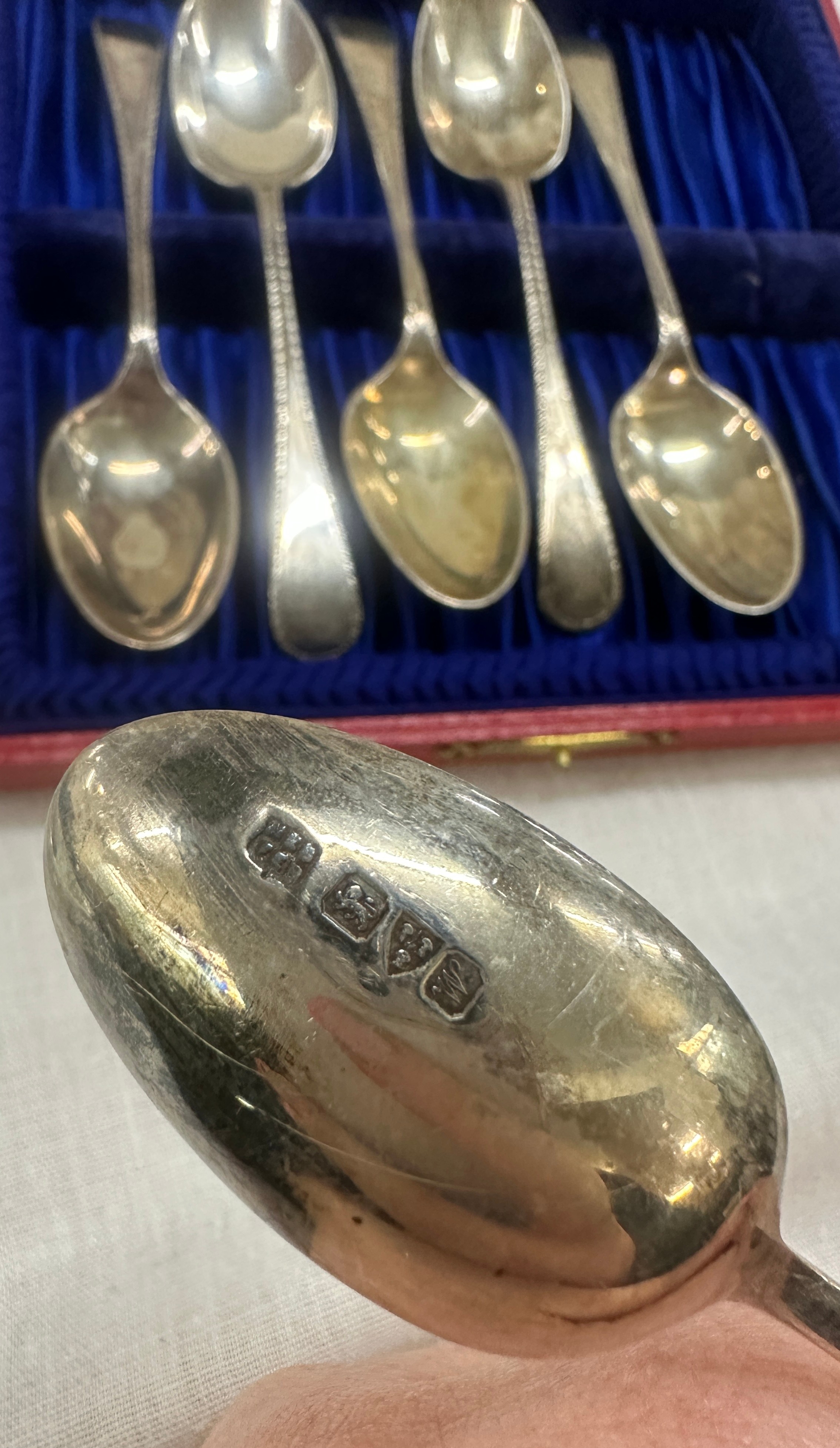 Cased set of silver tea spoons, Chester 1922 , Barker bros Birmingham + London 110grams in total - Image 5 of 5
