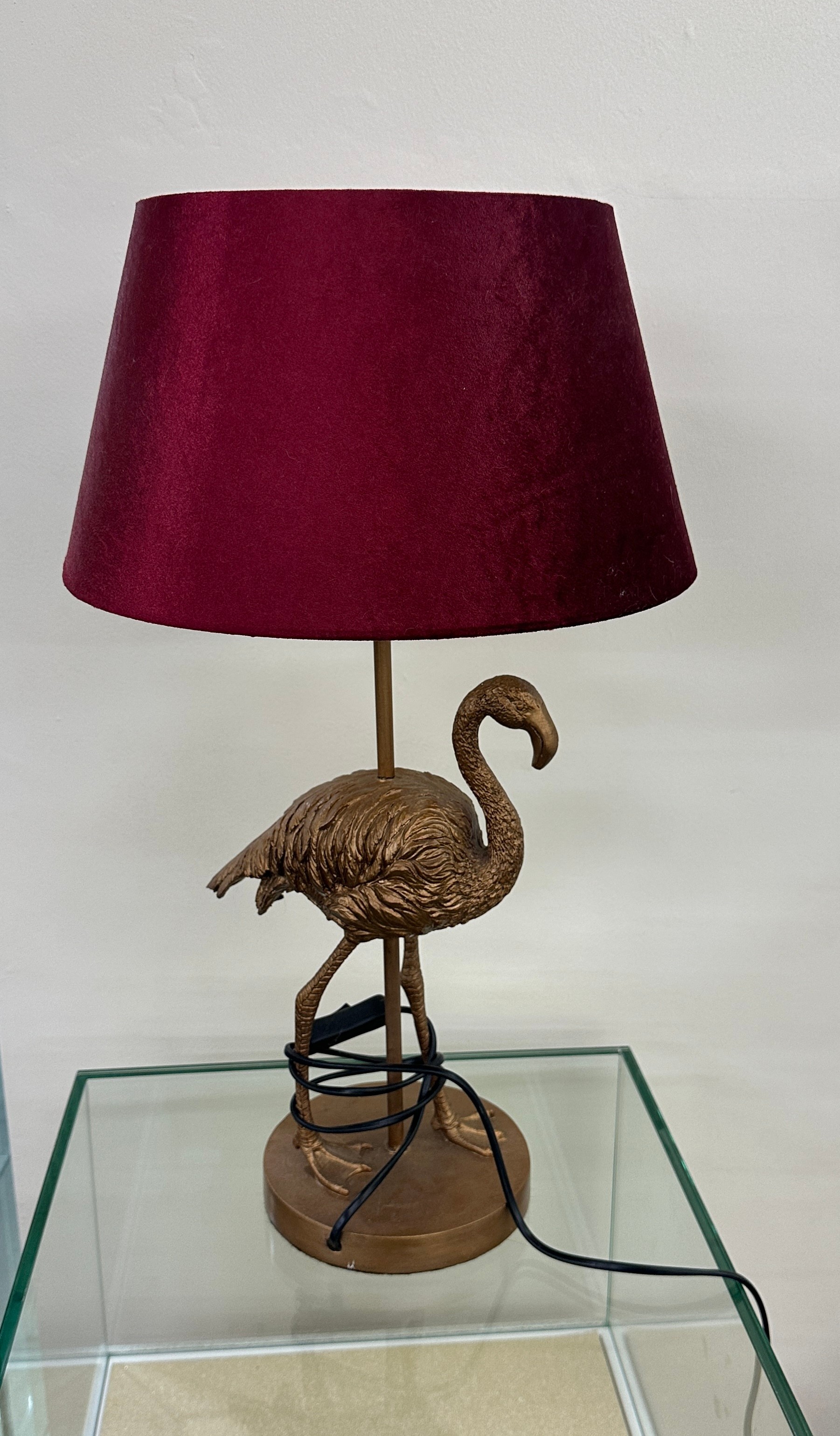 Resin rose gold coloured flamingo table lamp with shade, working order, overall height with shade 22 - Image 3 of 3