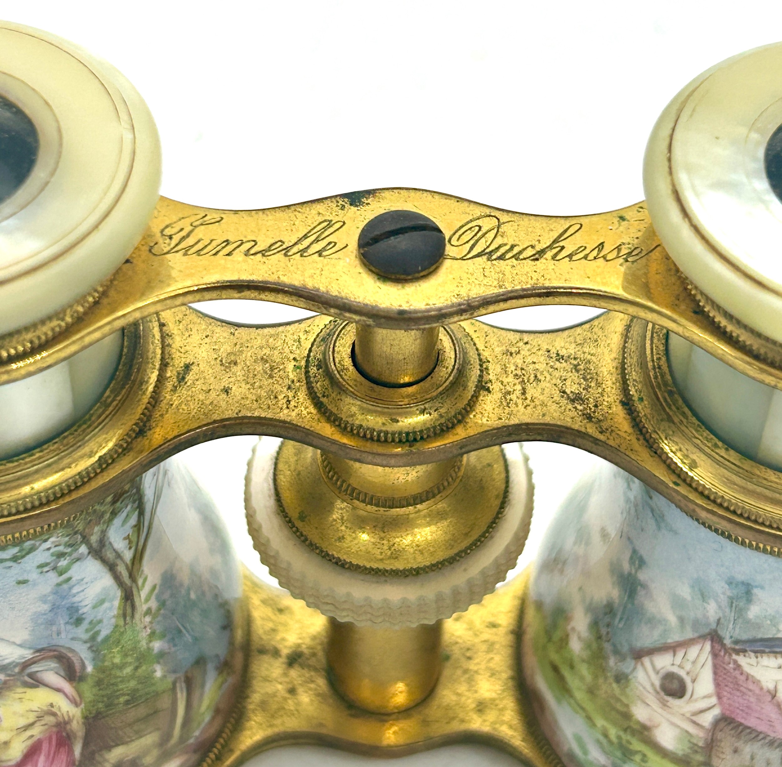 A pair of French gilt-brass and enamel opera glasses, late 19th century, with mother-of-pearl - Bild 2 aus 7