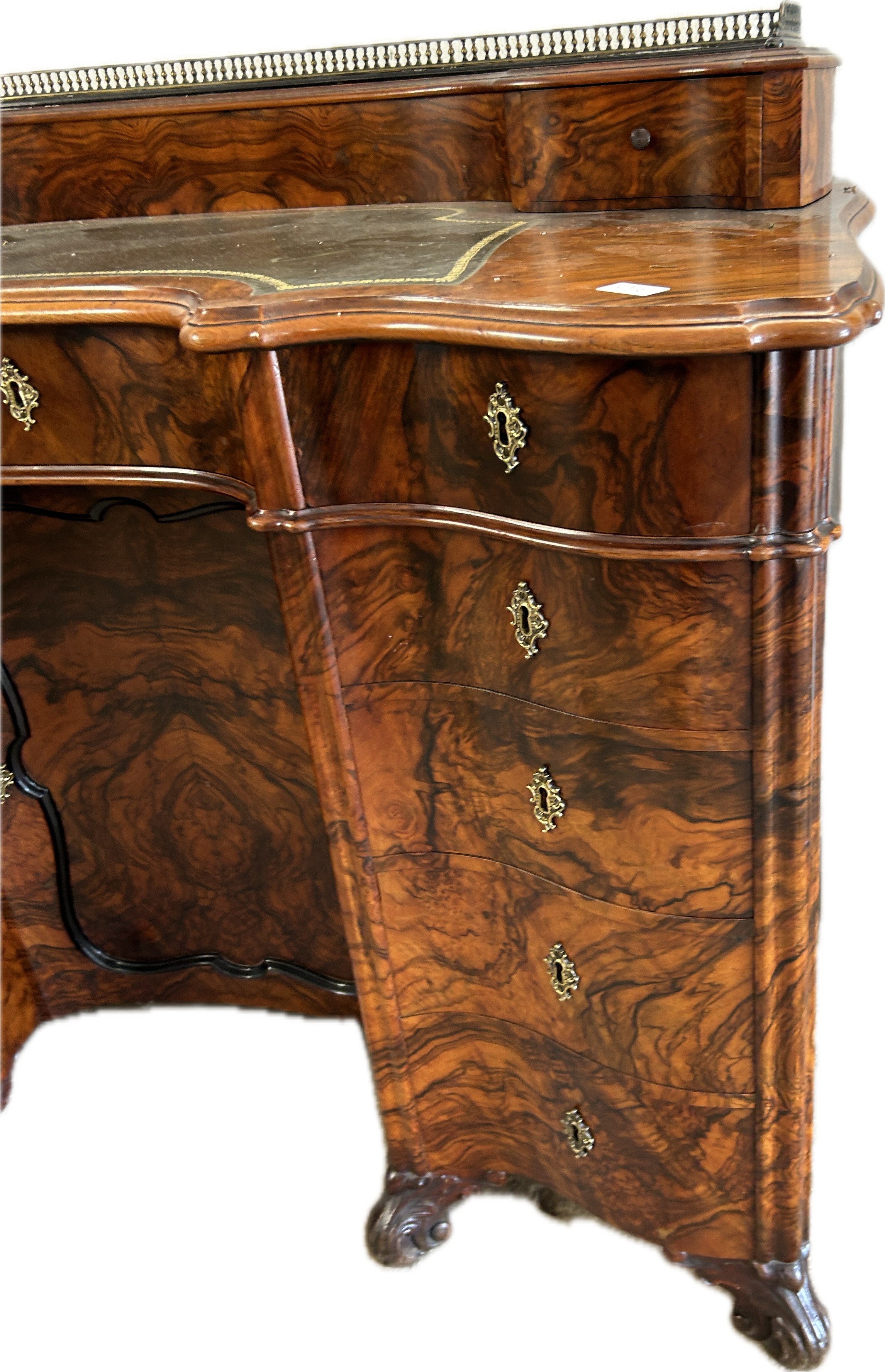 Reproduction of a 19th century Victorian walnut desk - Image 4 of 4