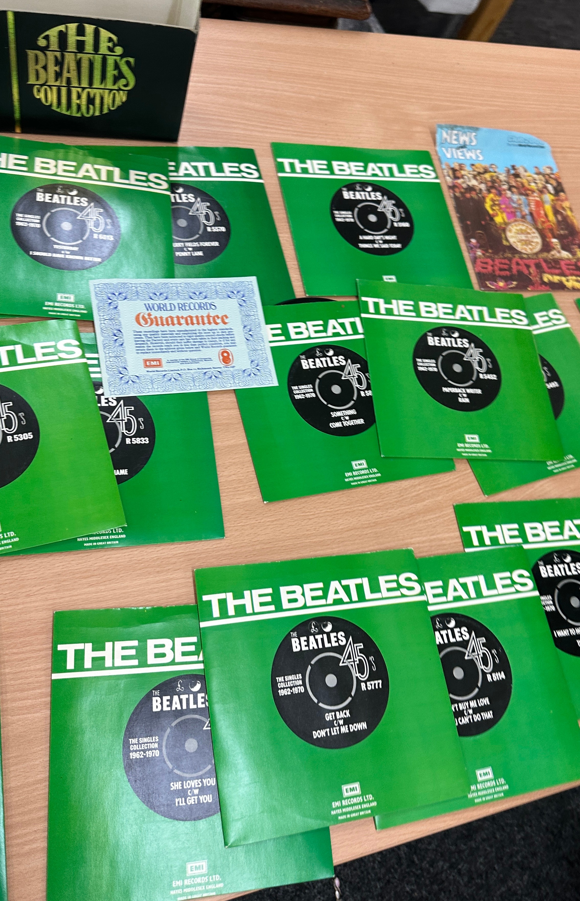 Boxed set of The Beatles singles - Bild 3 aus 6