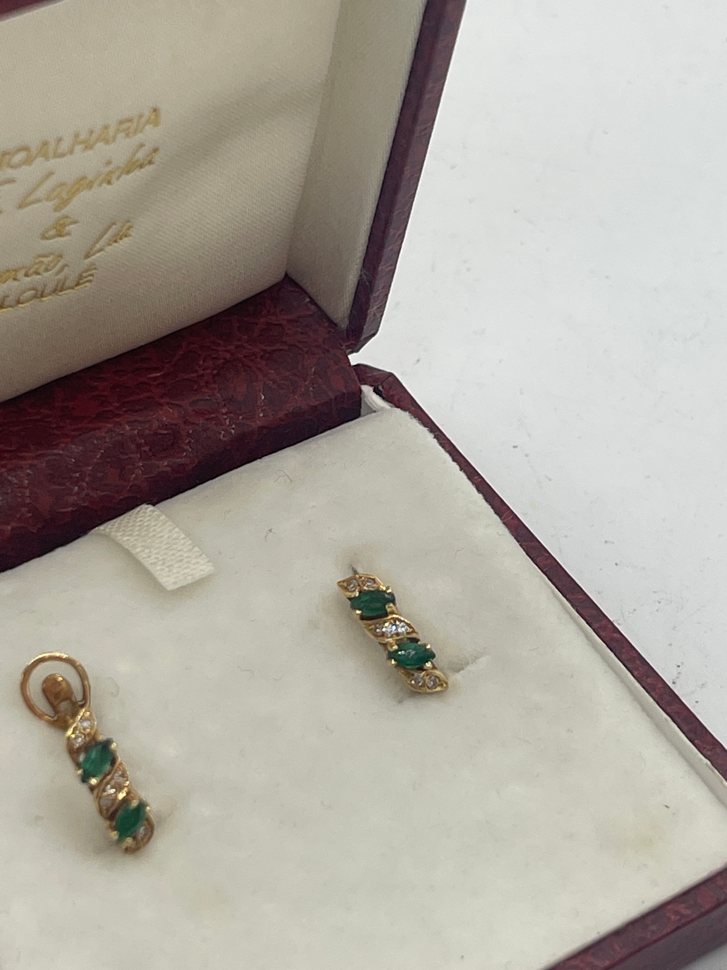 Pair of 18ct diamond and emerald earrings 2.9 grams - Image 3 of 7