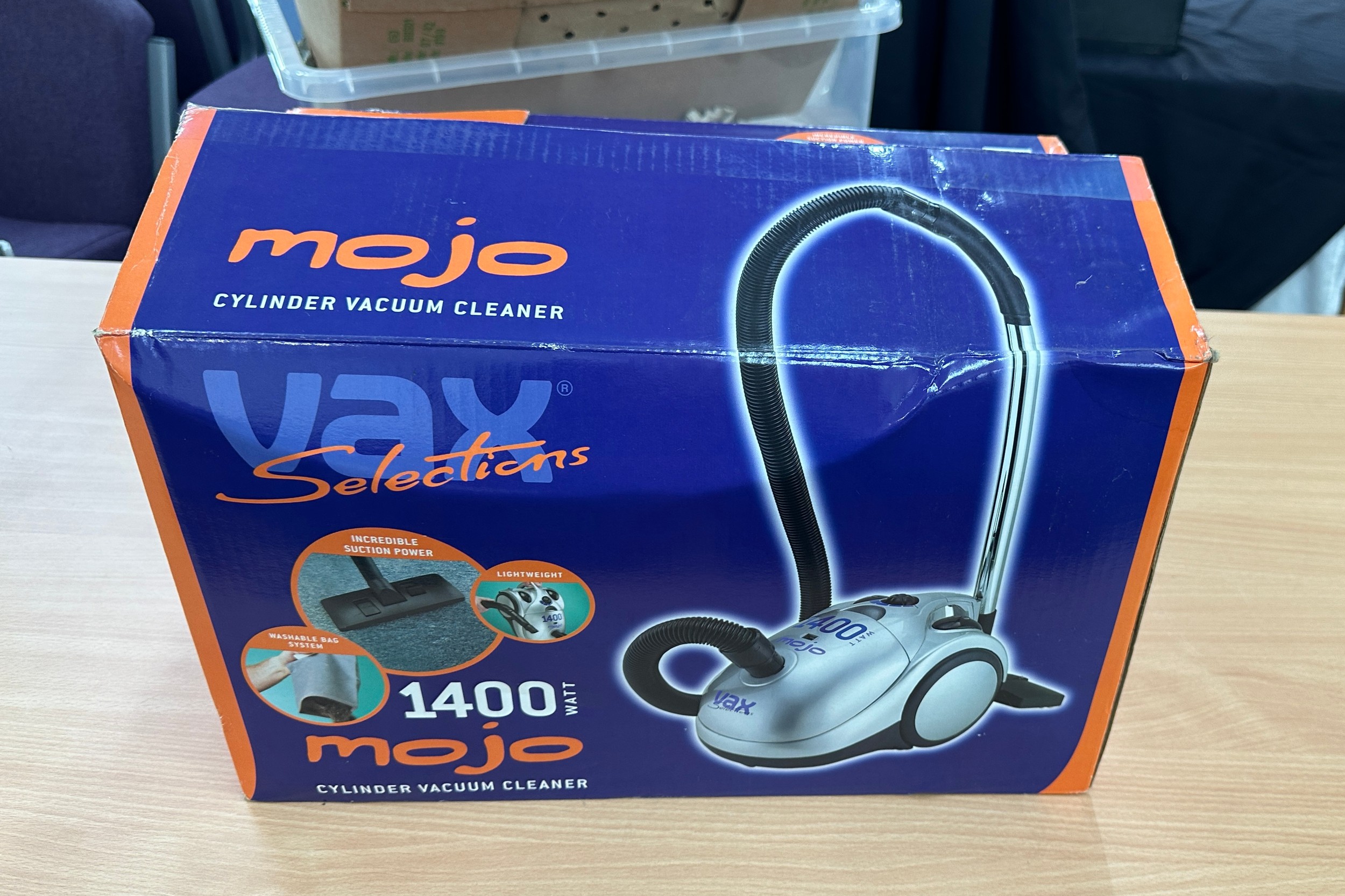 Mojo 1400watt cylinder vaccum, in box