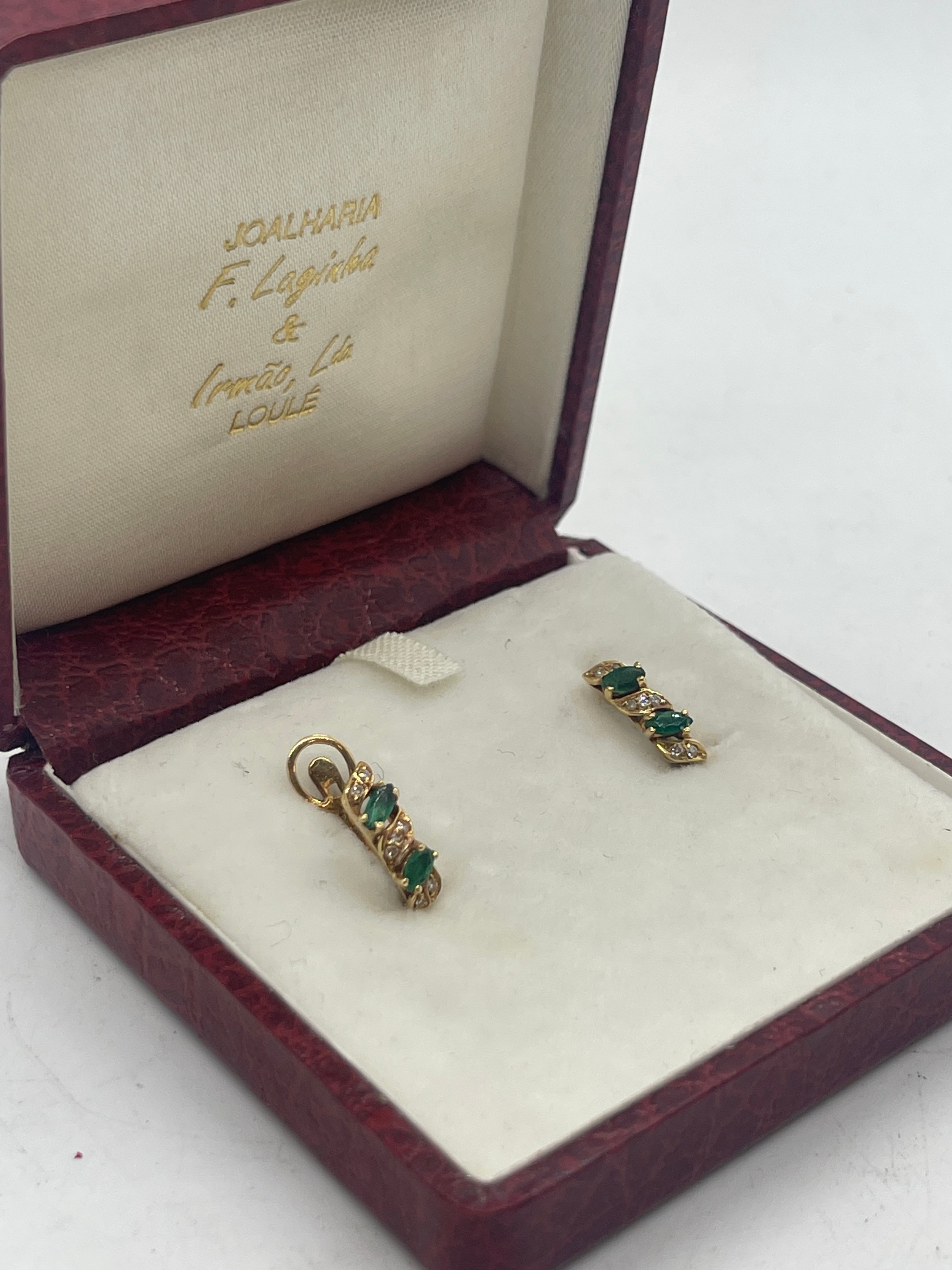 Pair of 18ct diamond and emerald earrings 2.9 grams - Image 2 of 7