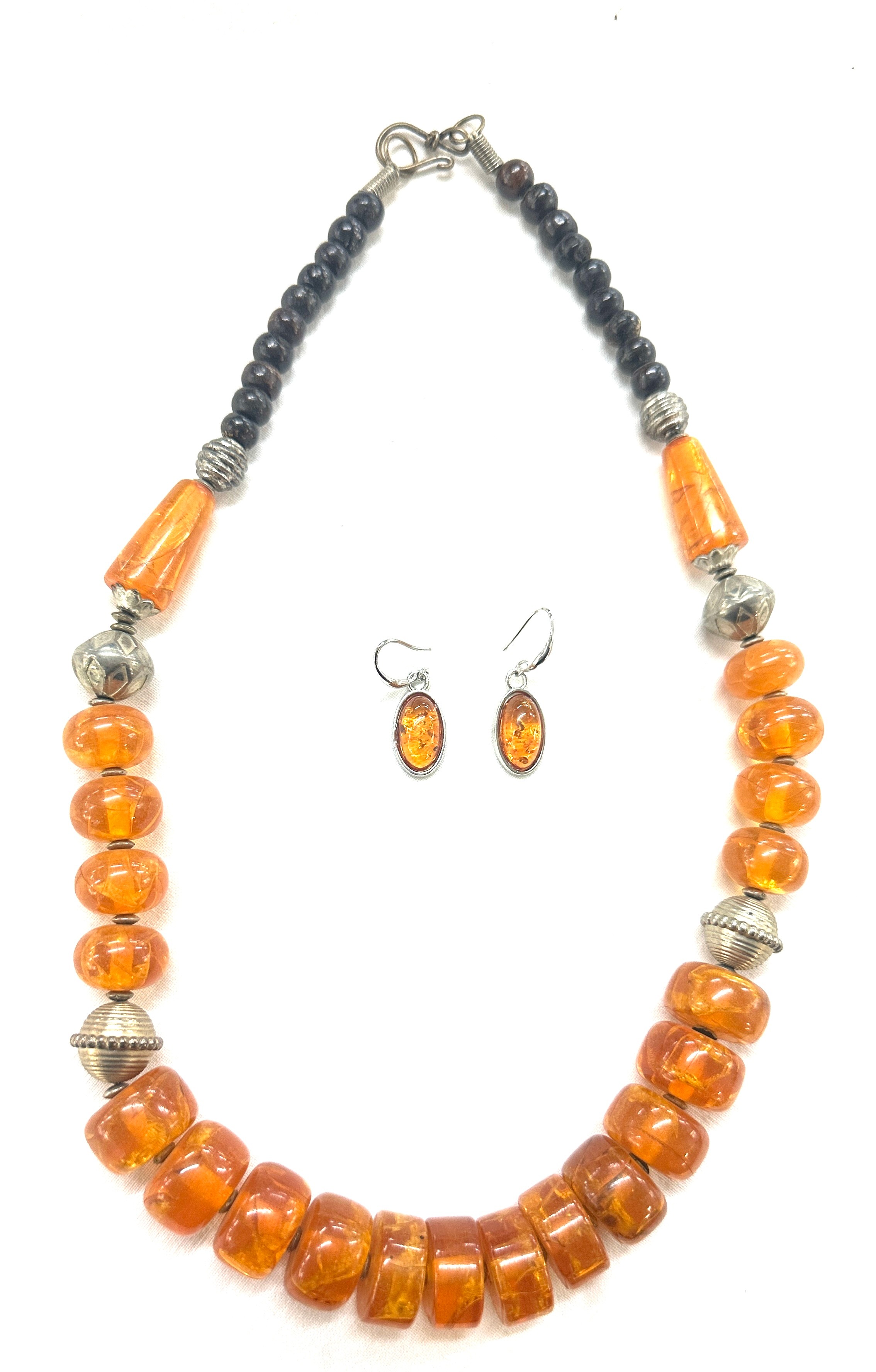 Amber resin necklace and 925 earrings - Image 2 of 4