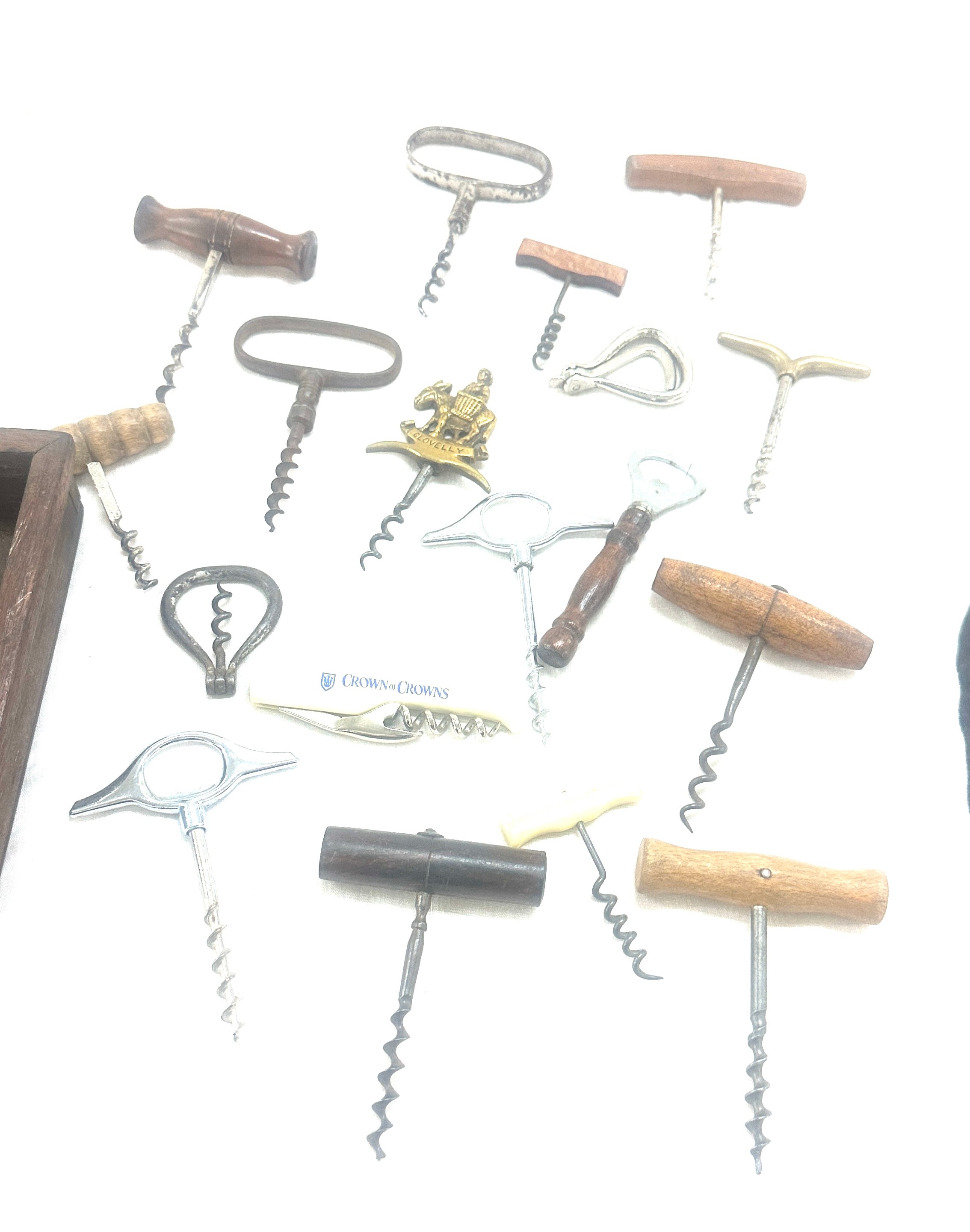 Selection of vintage and later cork screws in a display case/ drawer - Image 6 of 6