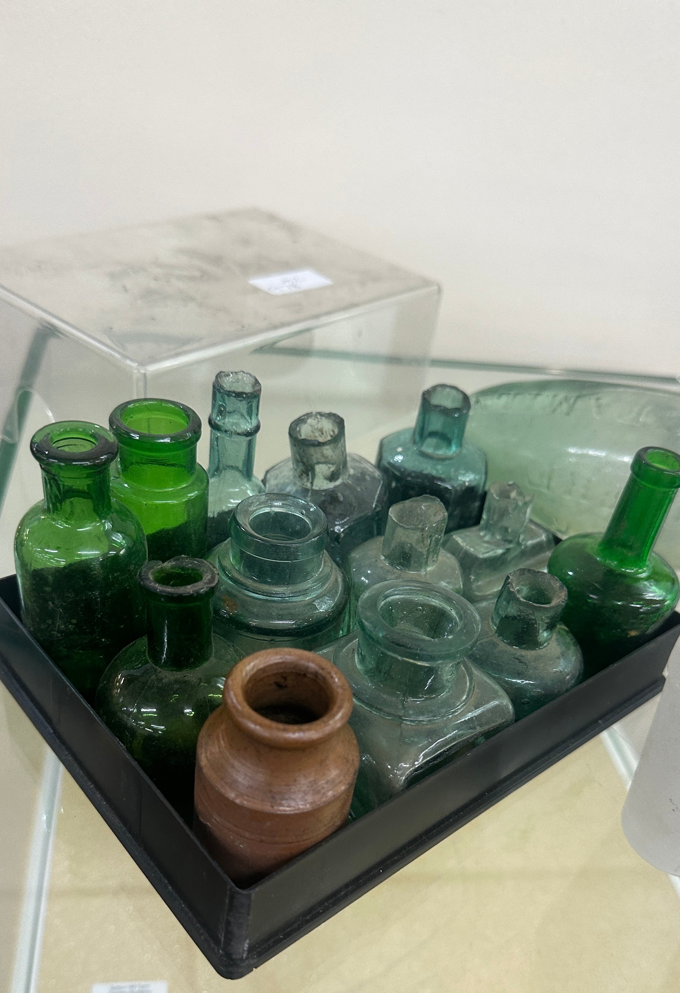 Selection of vintage glass bottles / pots etc - Image 2 of 3