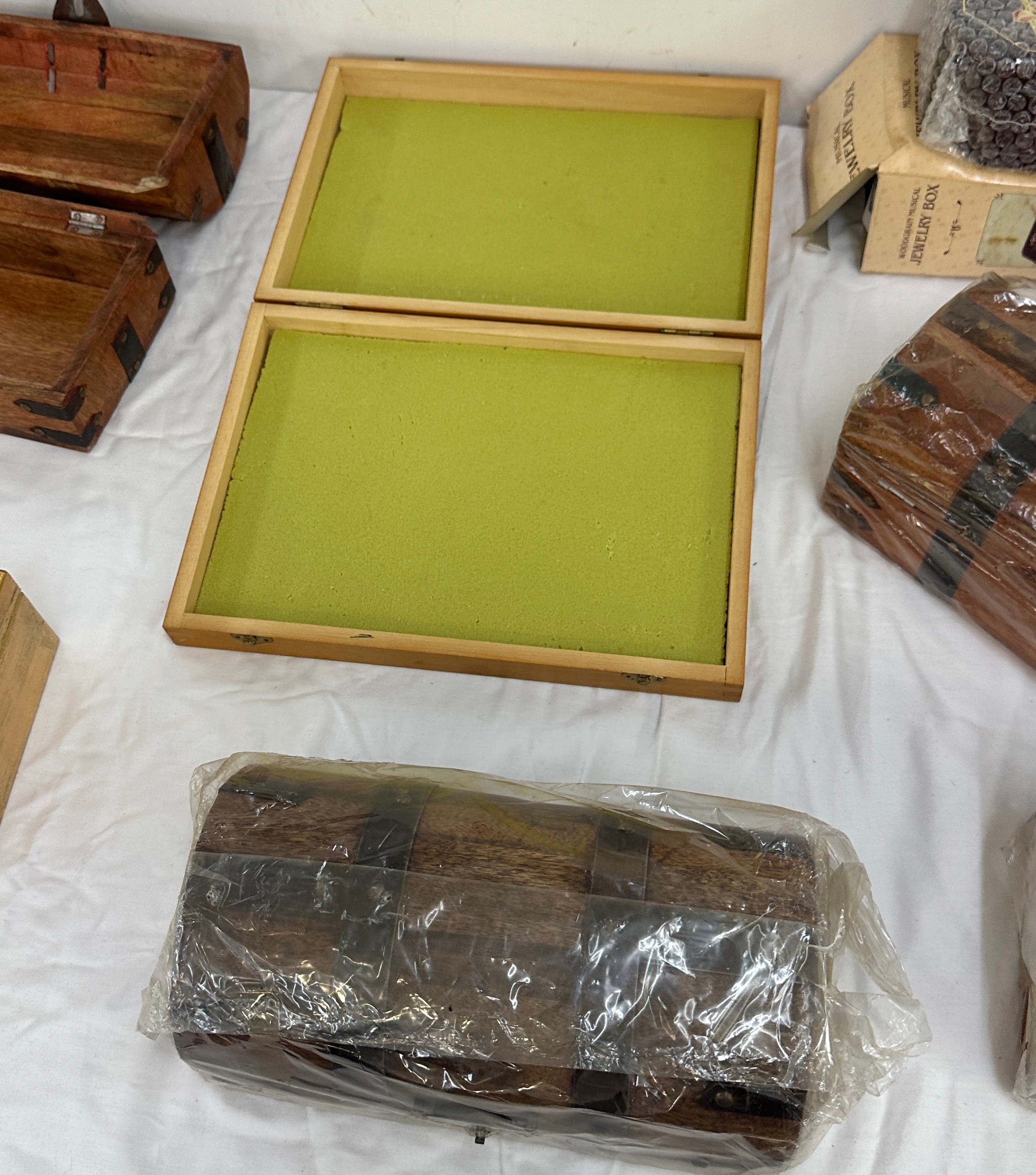 Selection of assorted new wooden boxes - Bild 3 aus 4