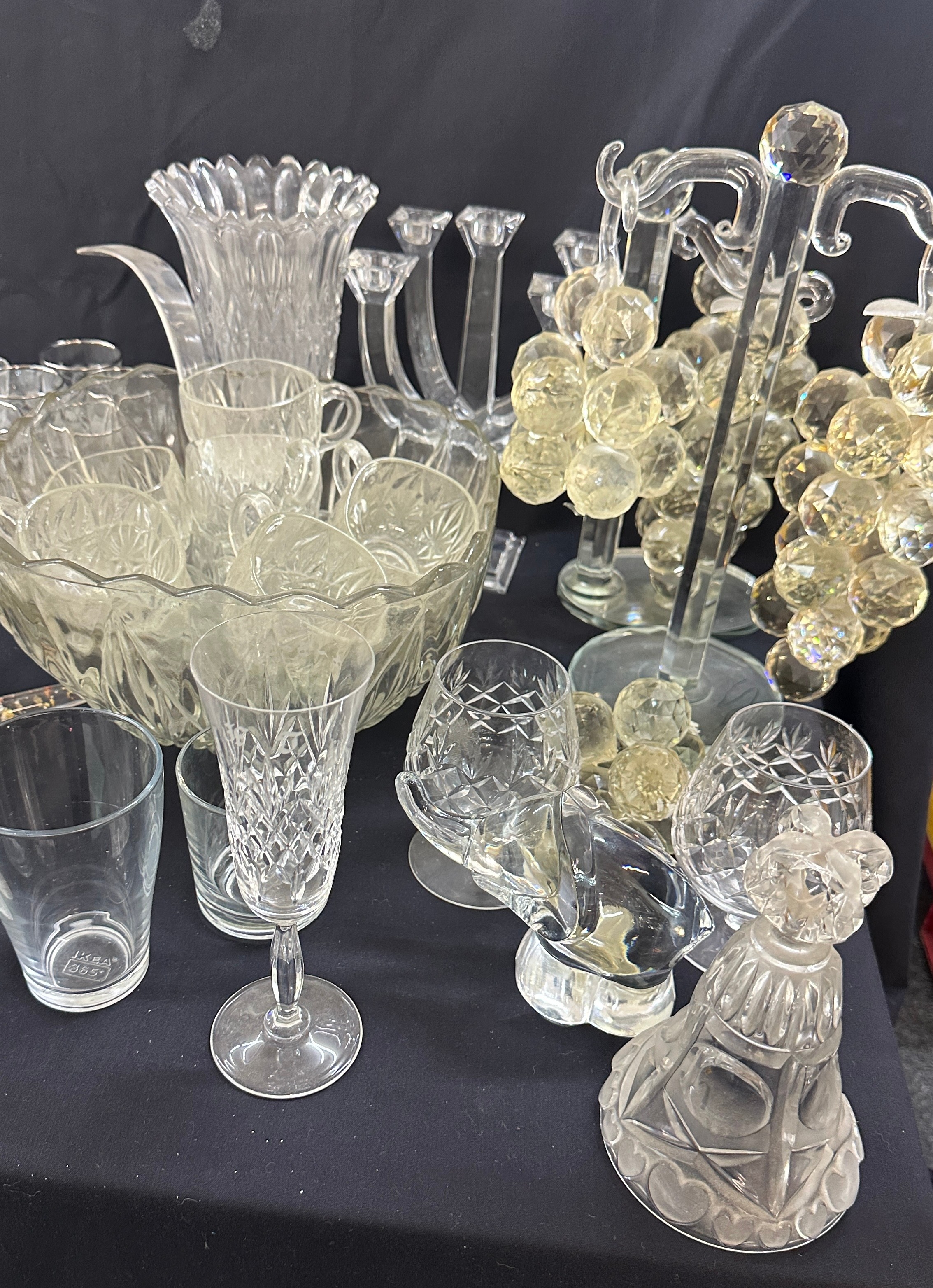Selection of glassware to include a punchbowl, set of babycham glasses, soda syphons, glasses etc - Image 4 of 7