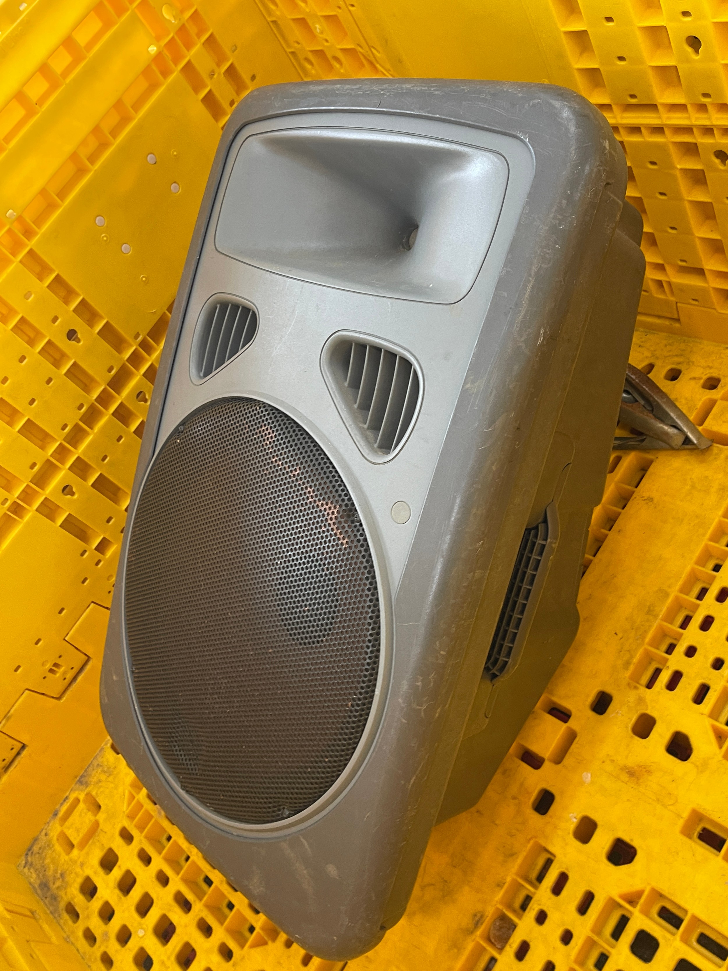 Pair of floor standing JBL speakers, J152-051567 28 inches tall 14 inches wide, untested - Image 6 of 7