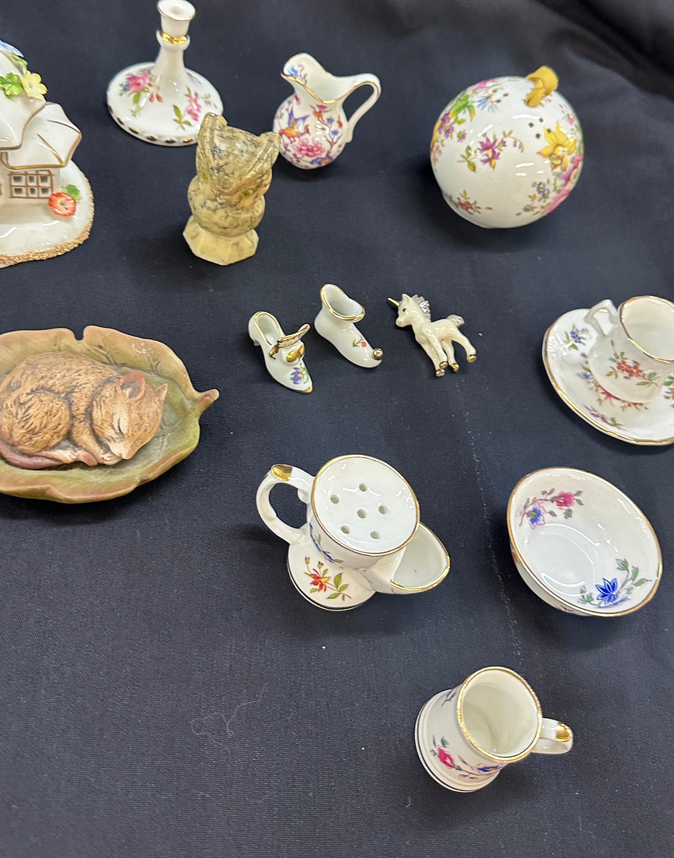 Selection of Hammersley miniature china pieces to include cup, saucer etc, Parasol house by - Bild 4 aus 5