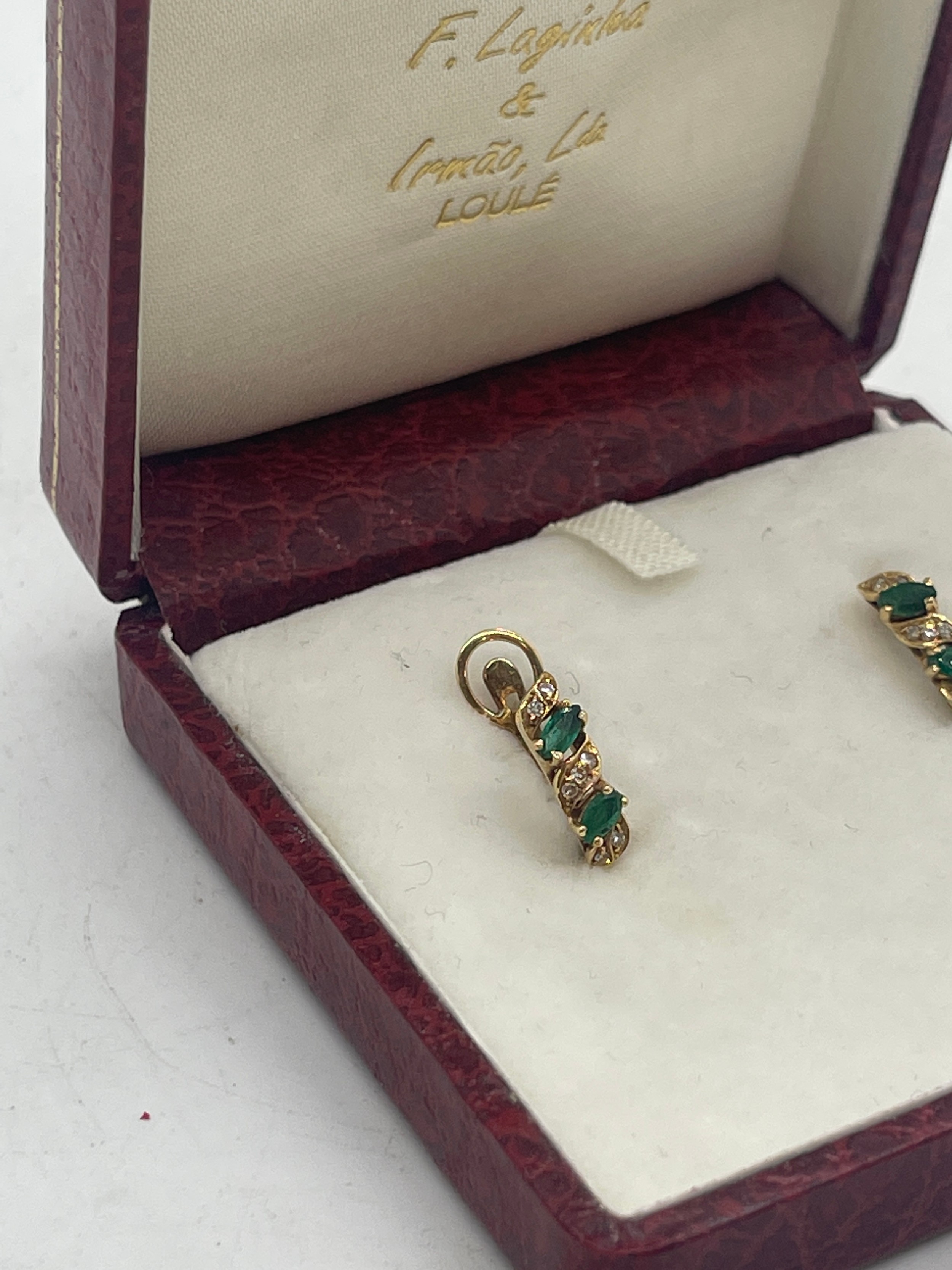 Pair of 18ct diamond and emerald earrings 2.9 grams - Image 4 of 7