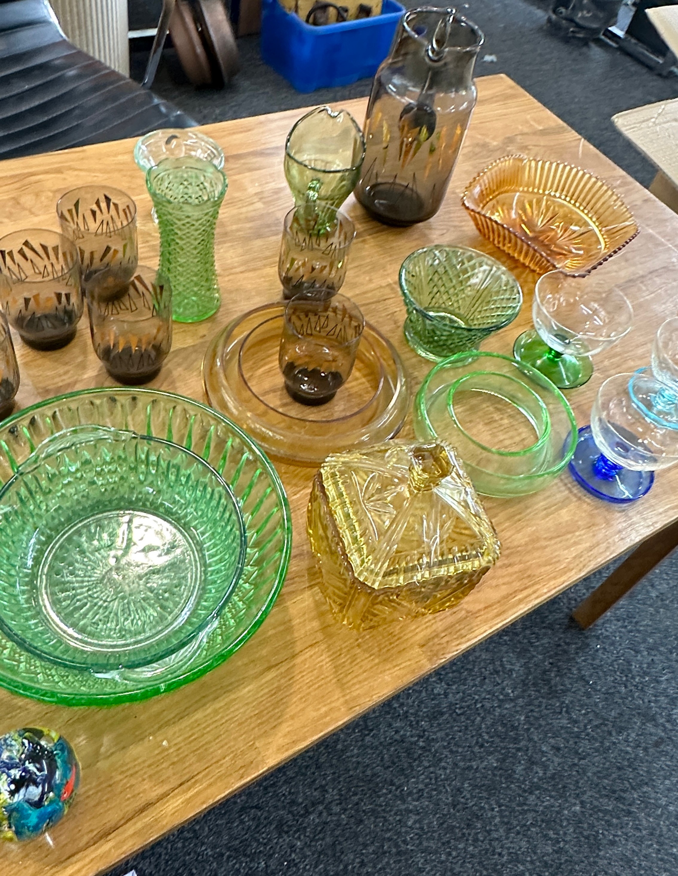 Selection of glassware to included coloured etc - Image 3 of 4