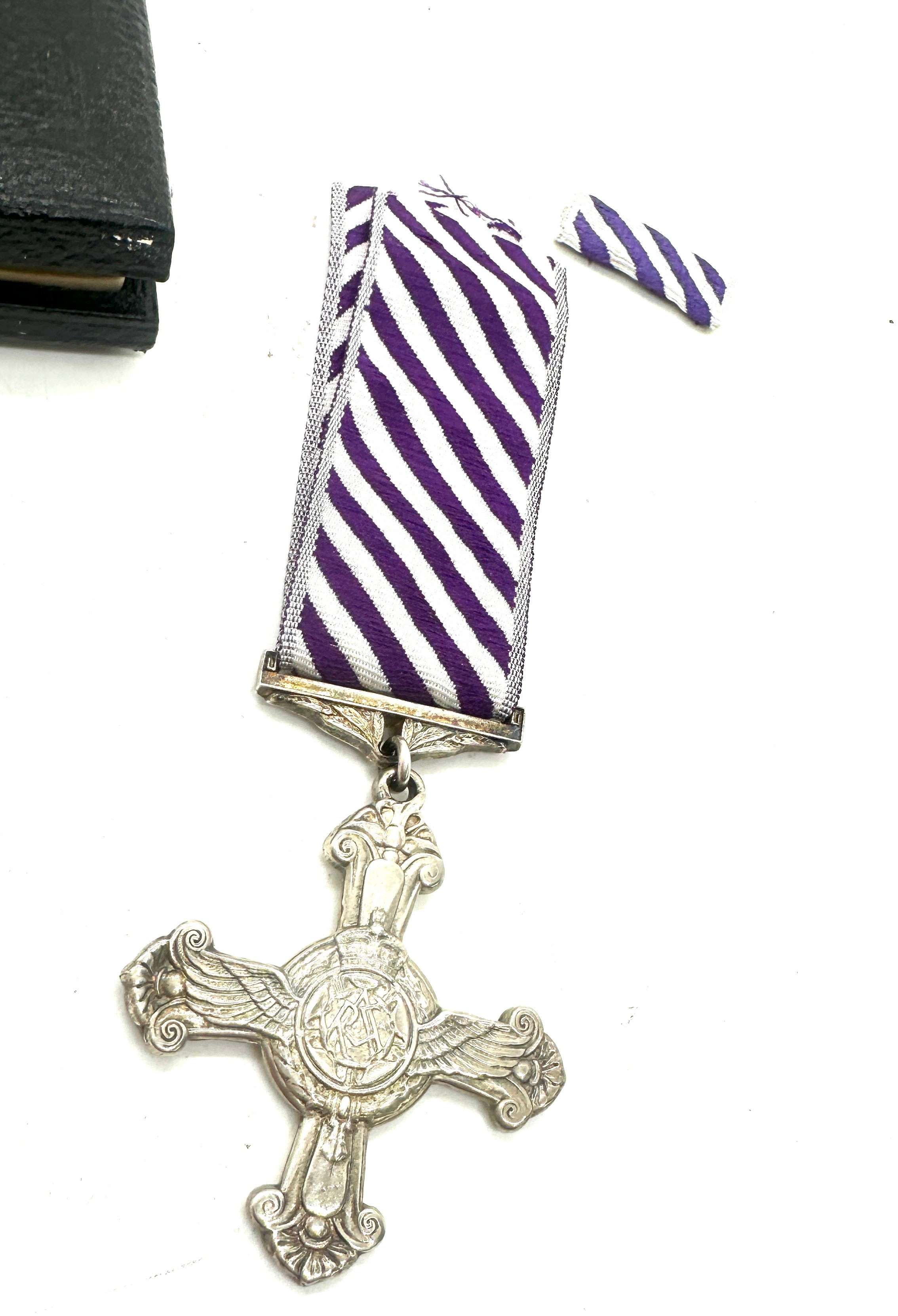 Replica of a 1918 Silver flying cross medal in original box - Image 2 of 4