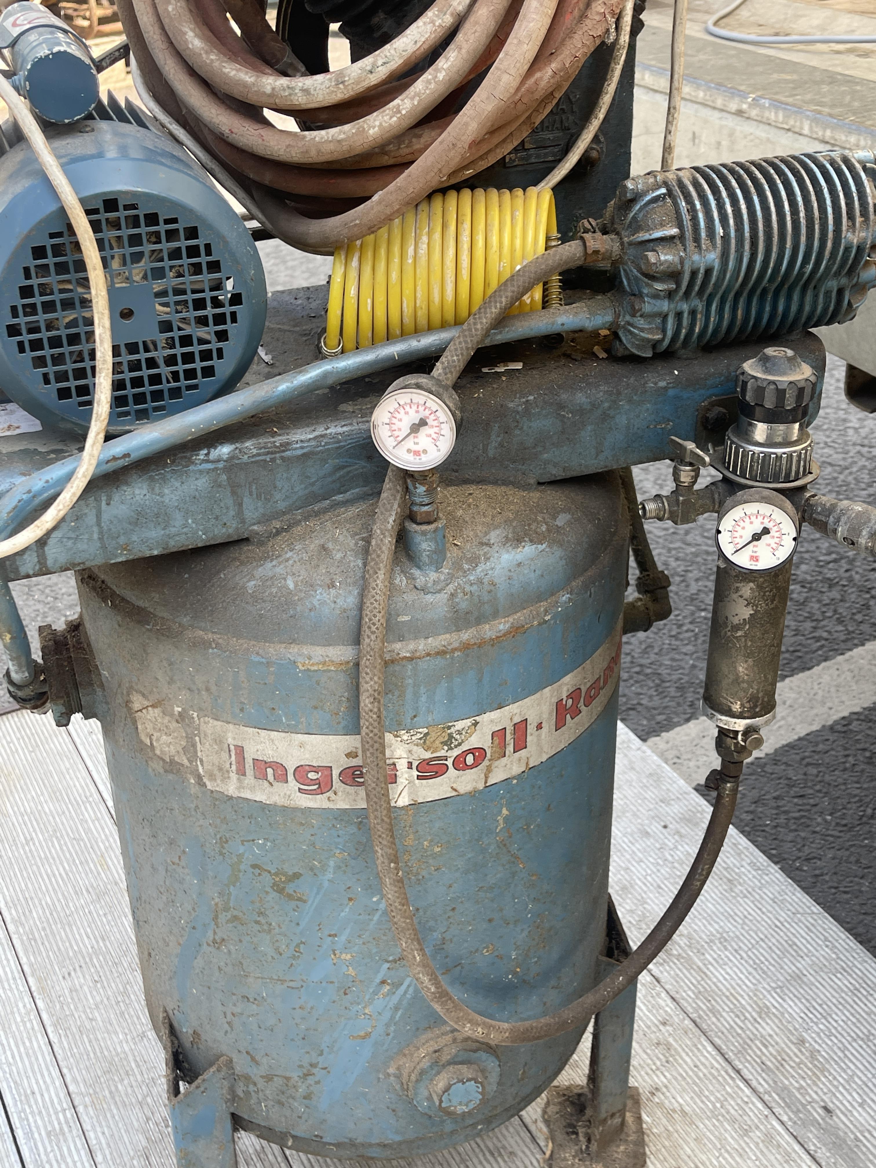 Aeraspray Ingersoll air compressor - Image 2 of 7