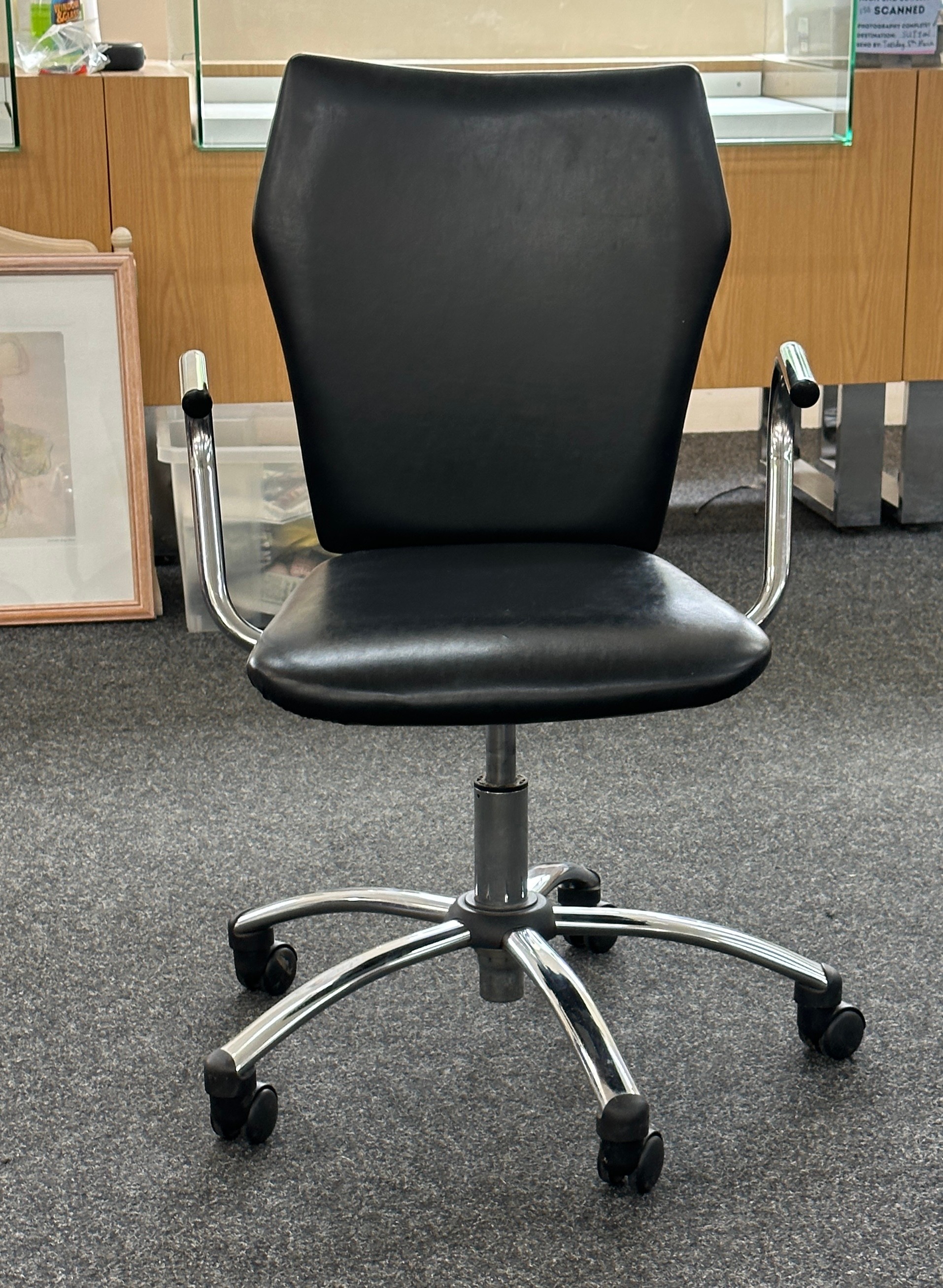Black swivel office chair - Image 2 of 3