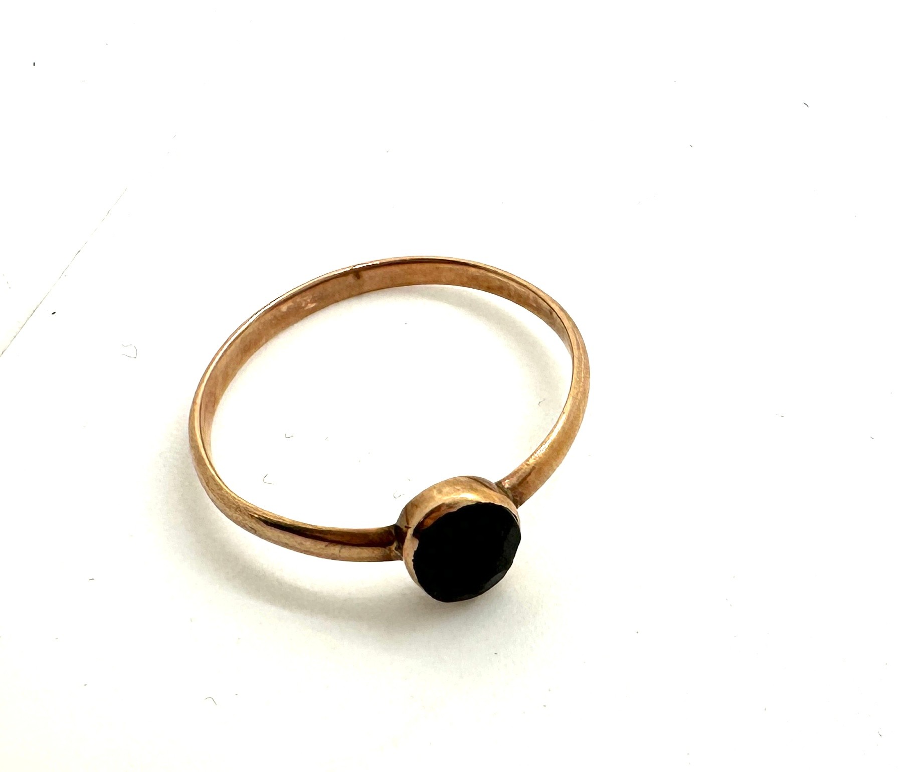 Antique unmarked gold Georgian flat cut almandine garnet ring overall good condition UK size R 1.6 - Image 2 of 4