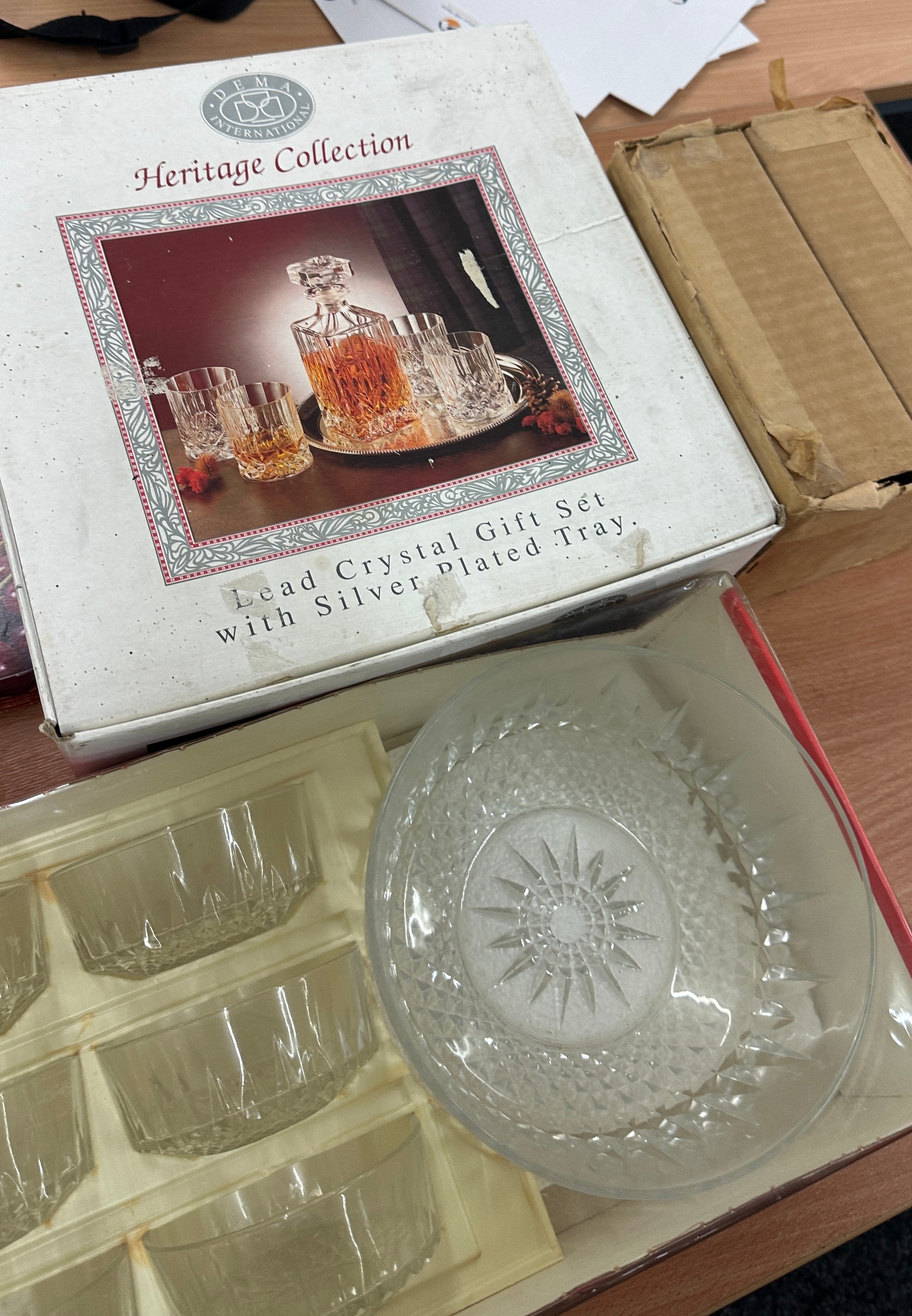 Selection of boxed glass ware includes Pyrex, decanter set etc - Bild 4 aus 5