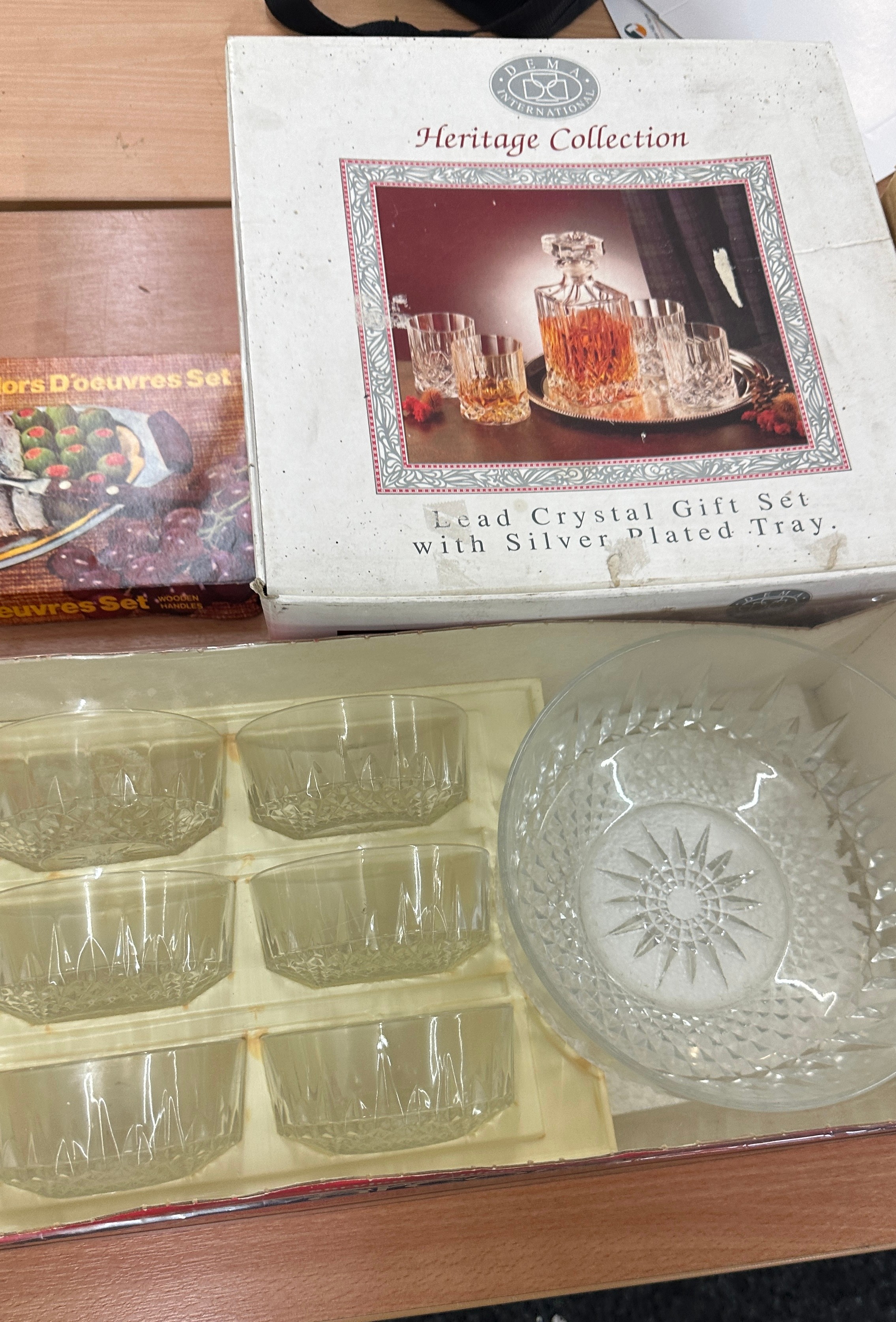 Selection of boxed glass ware includes Pyrex, decanter set etc - Bild 5 aus 5