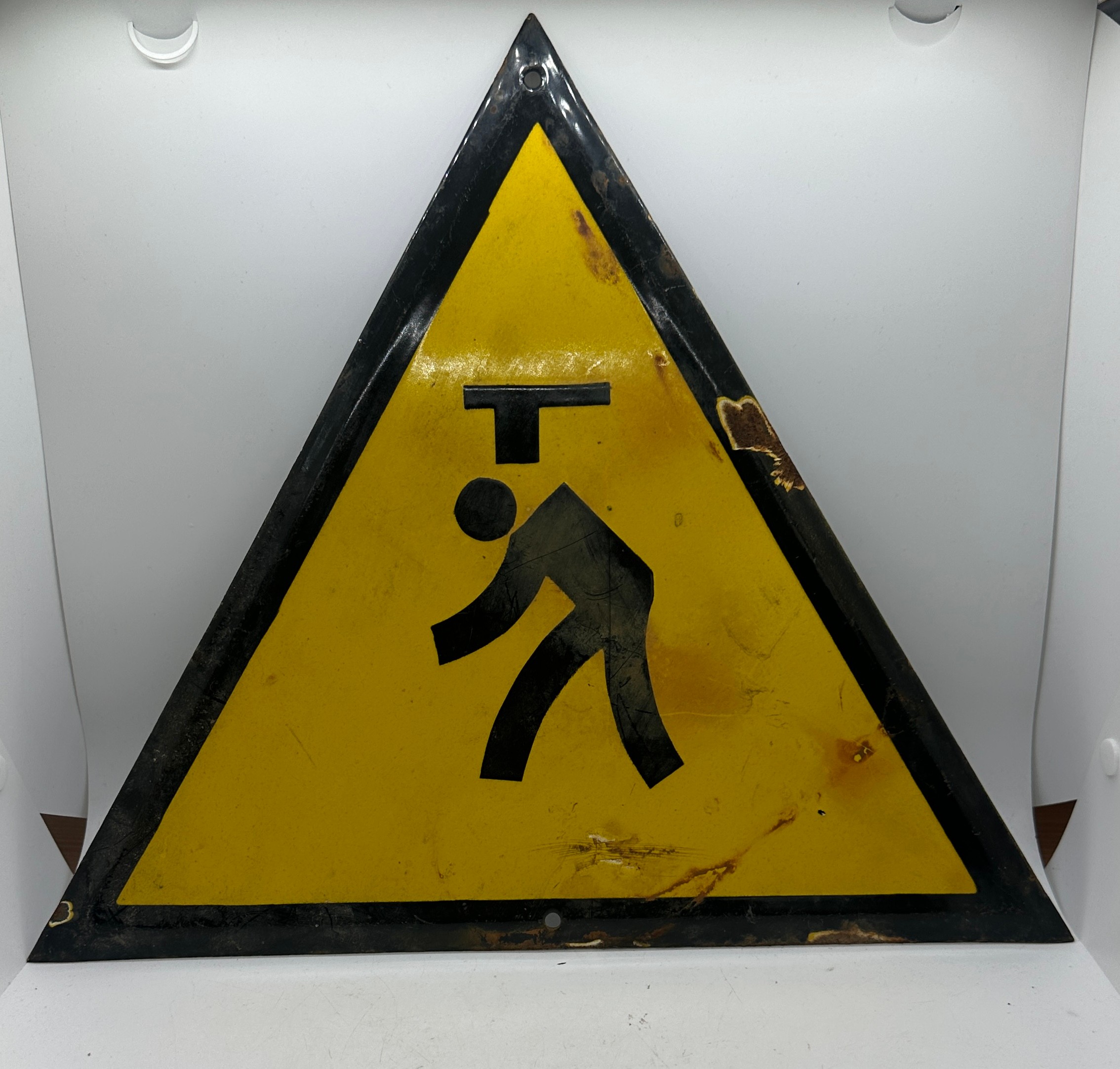 Enamel warning sign ' mind your head' measures approx 13 inches tall by 15 inches wide