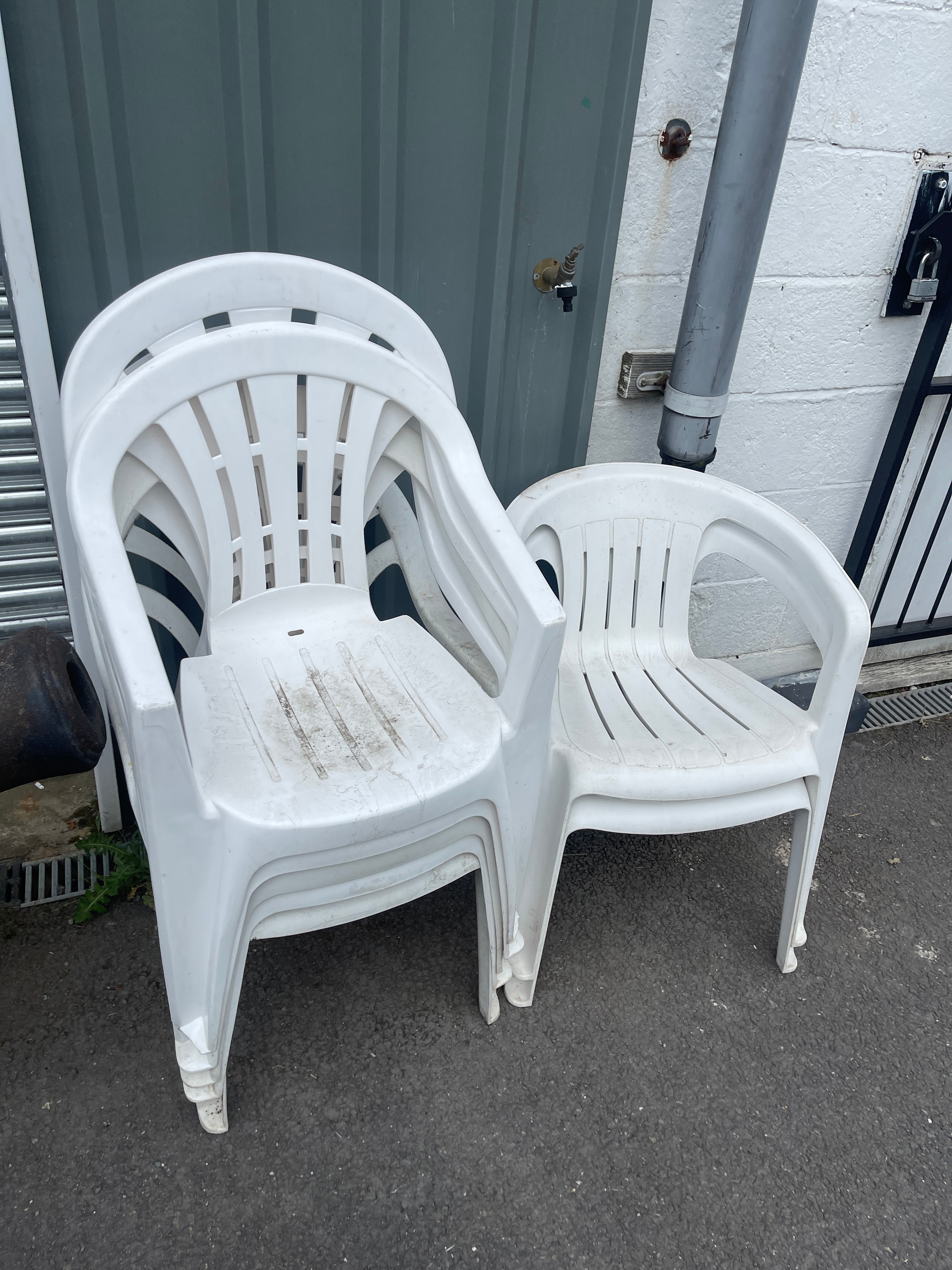 Selection of plastic chairs - Image 2 of 2