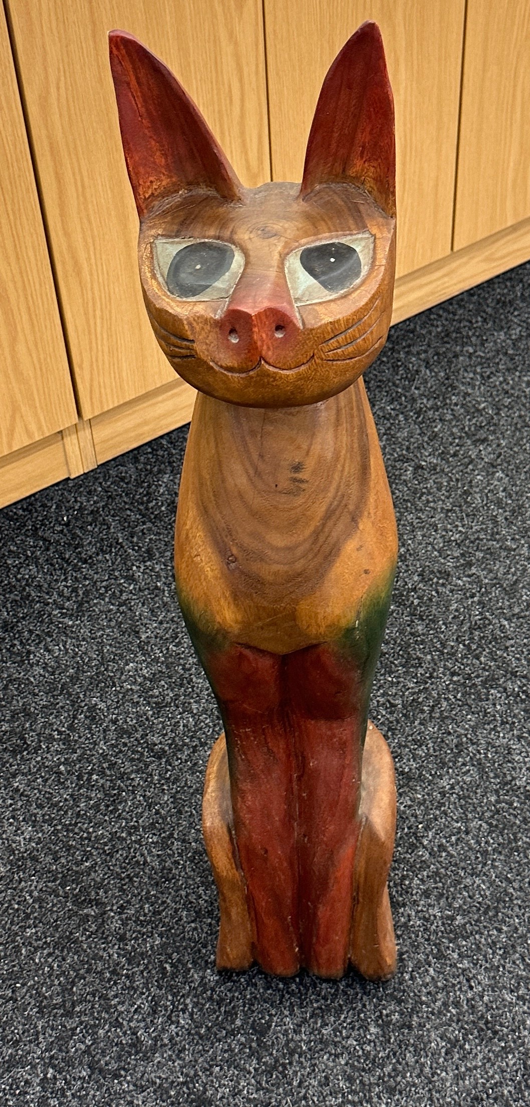 Carved wooden cat ornament overall height 35 inches tall - Bild 2 aus 3