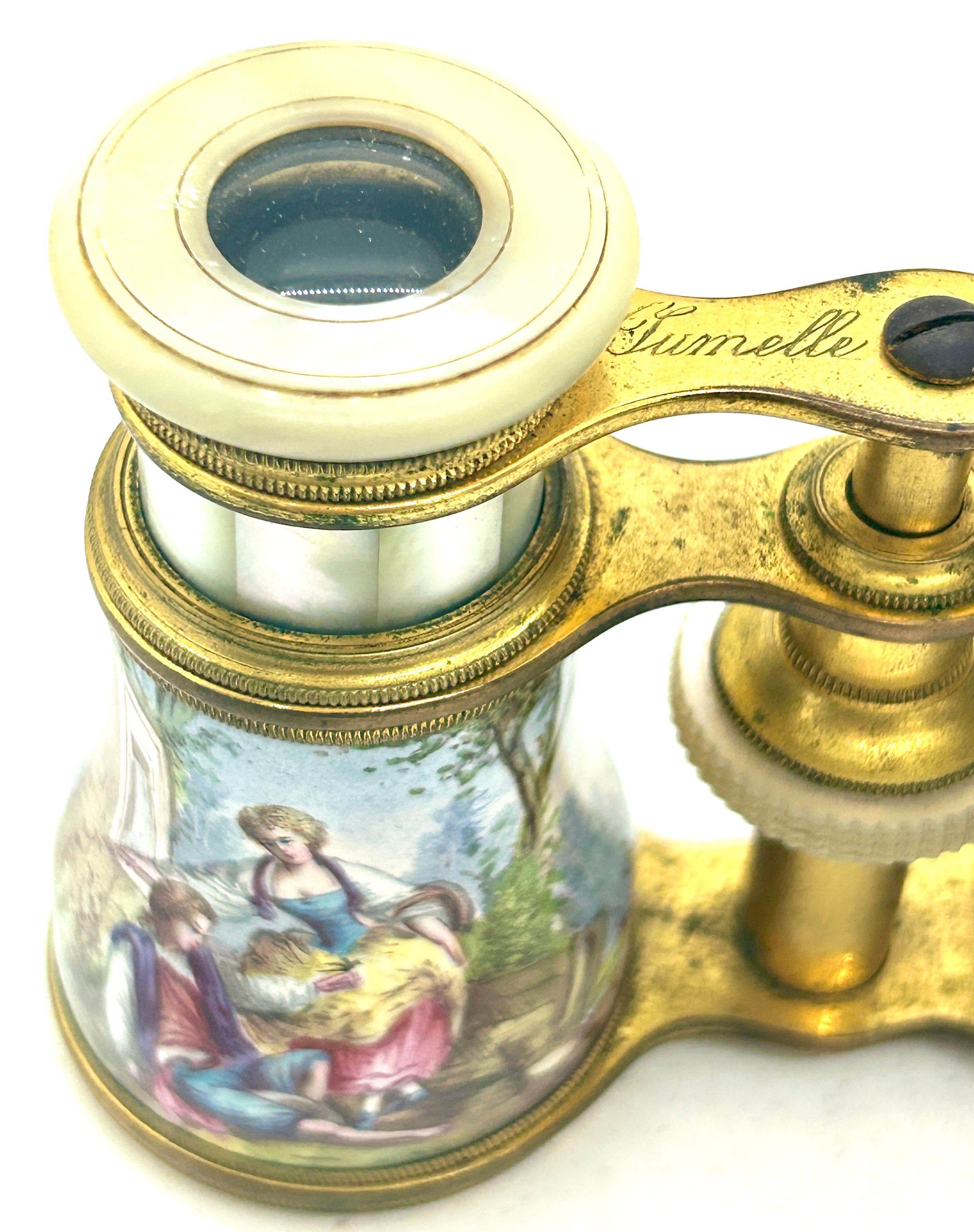 A pair of French gilt-brass and enamel opera glasses, late 19th century, with mother-of-pearl - Bild 3 aus 7