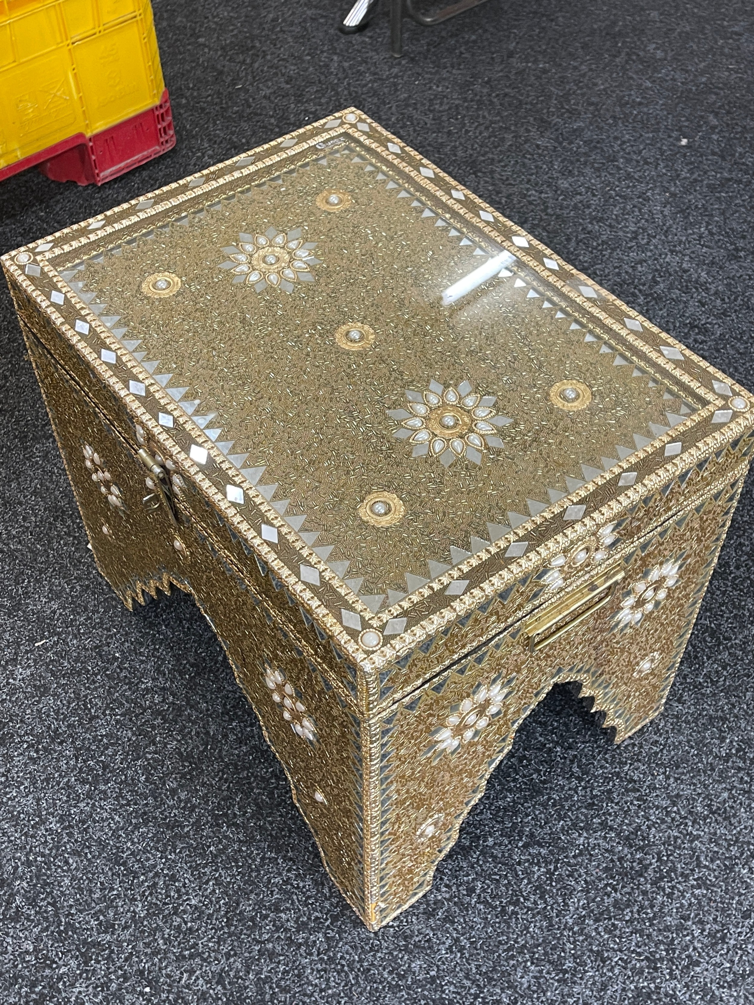Indian style coffee table with lift up lid, Height 19 inches, Width 22 inches, Depth 16 inches - Image 4 of 6
