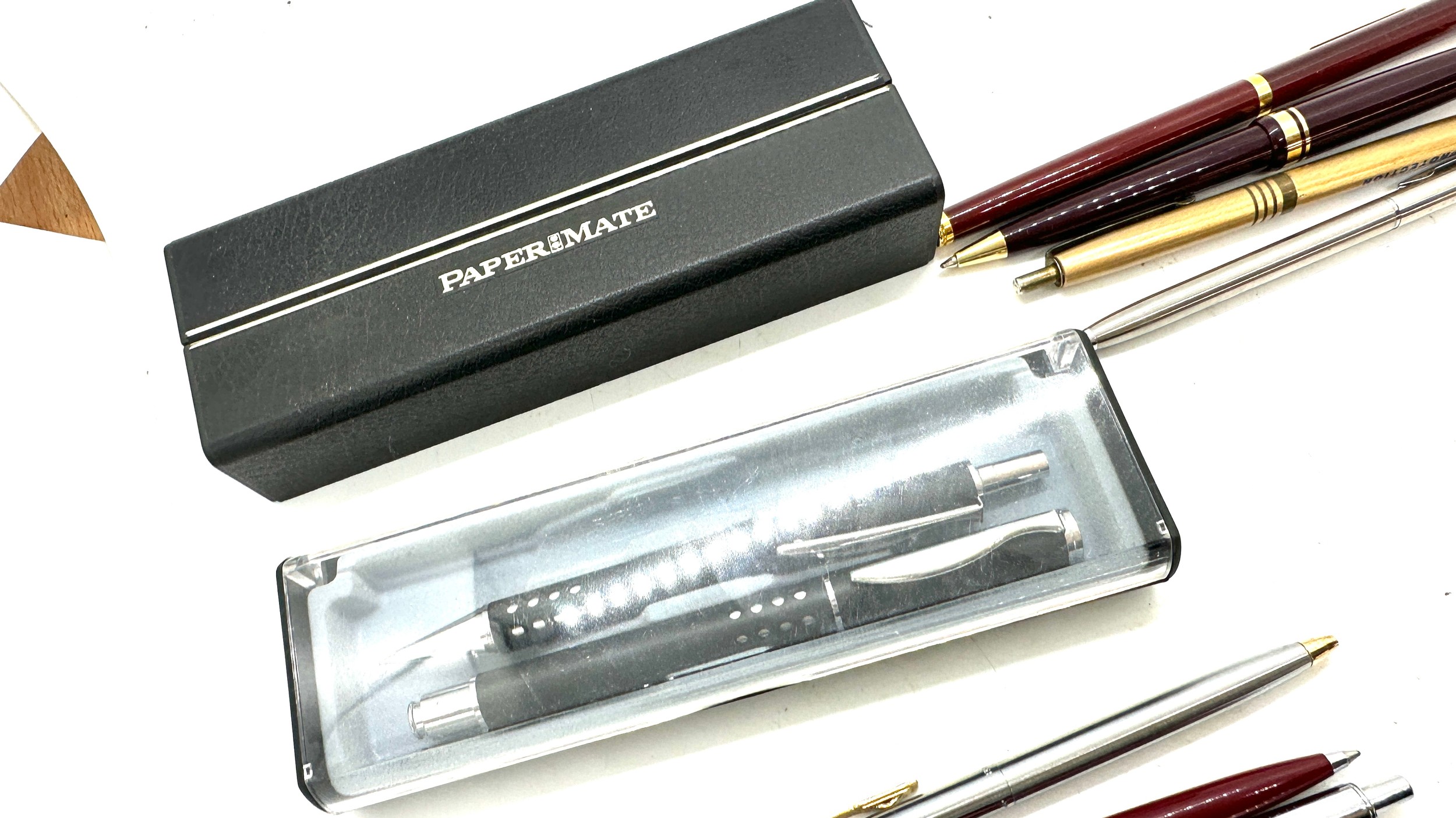 Selection of assorted pens includes parker etc - Bild 4 aus 4