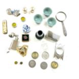 Tray of assorted vintage collectable items to include coins, magnifying glass etc etc