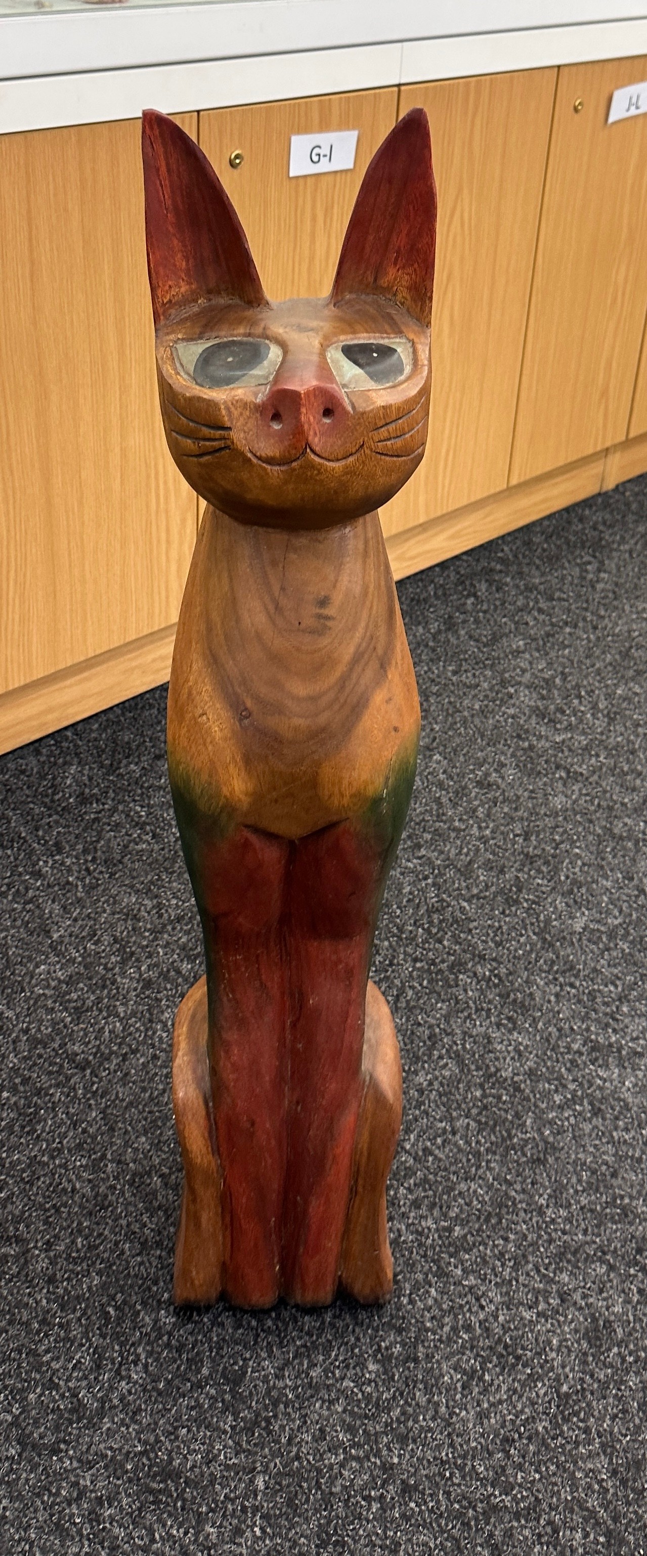 Carved wooden cat ornament overall height 35 inches tall - Bild 3 aus 3