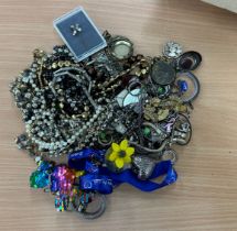 Selection of assorted costume jewellery