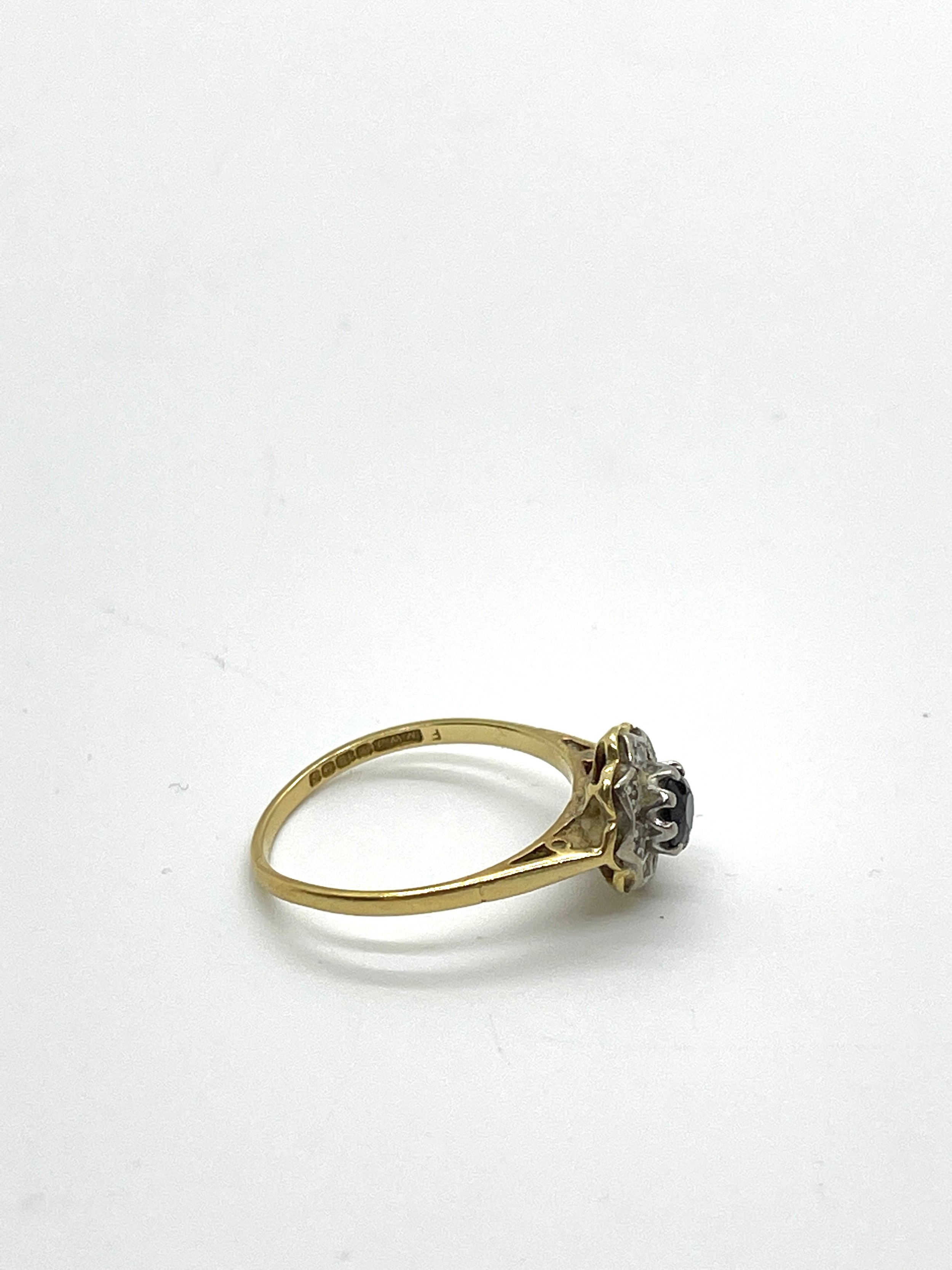 18ct Gold Diamond and Sapphire dress ring, total weight 2.6 grams - Image 4 of 6