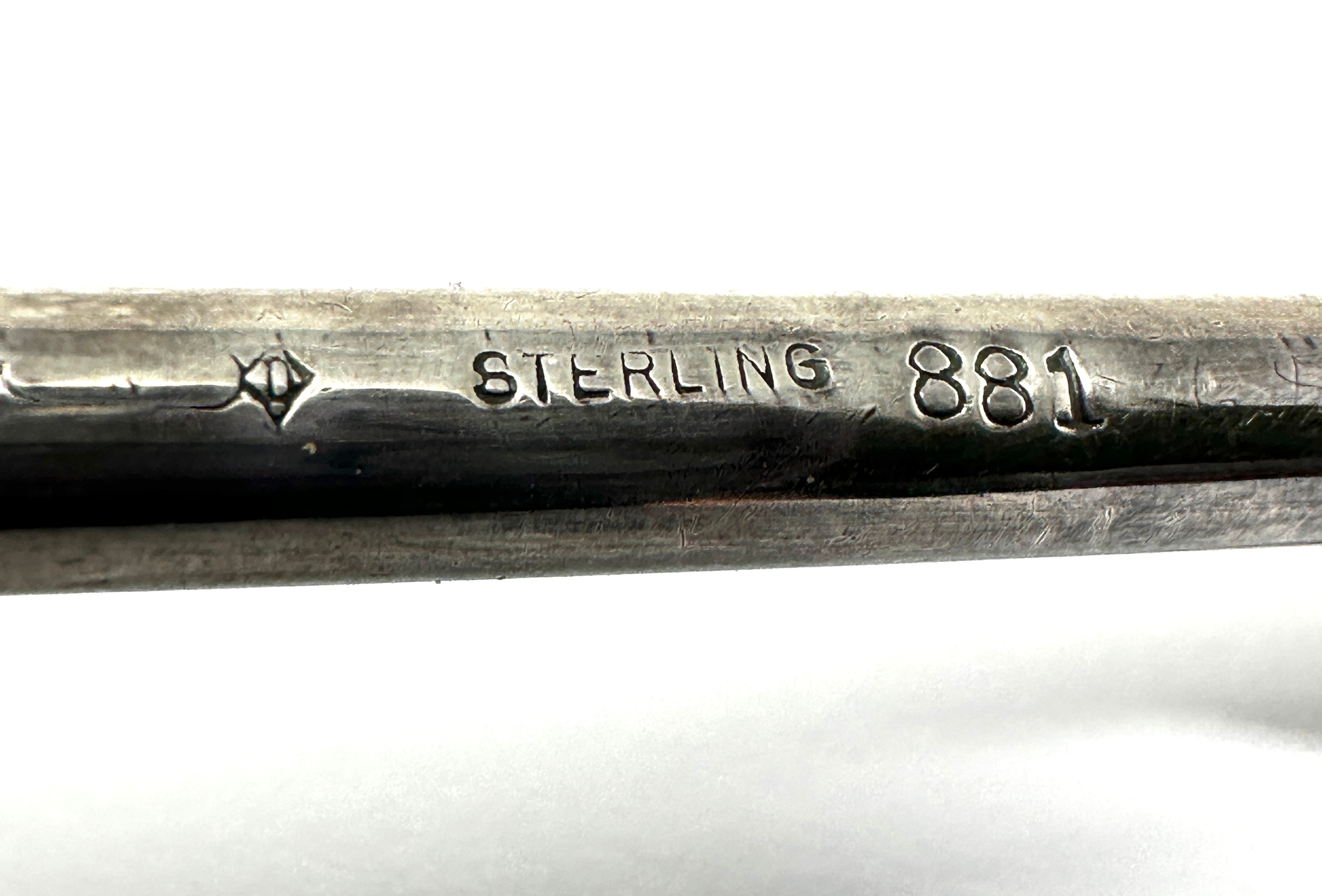 Sterling silver candle snuffer measures approx 27cm long - Image 4 of 4