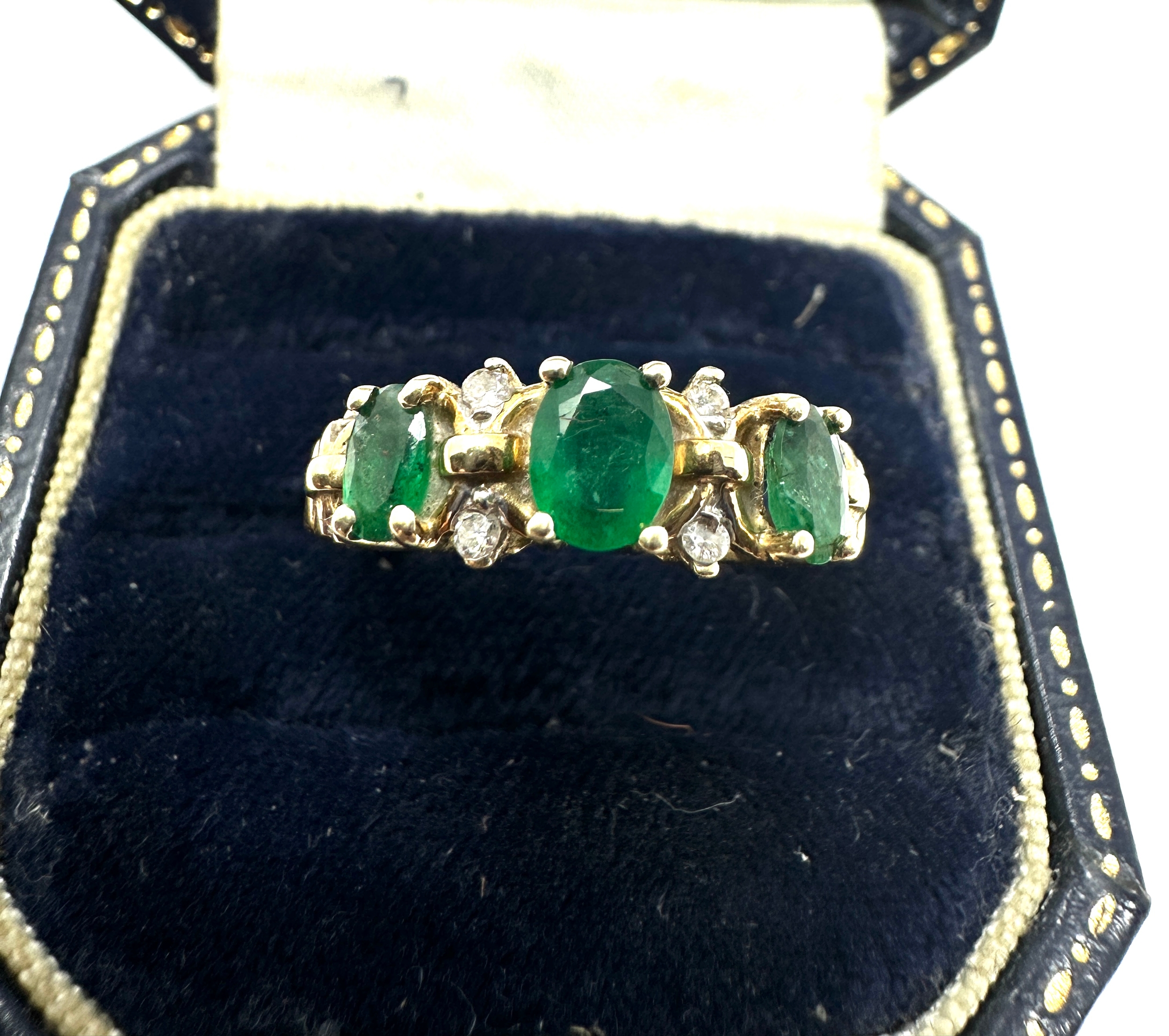 9ct gold emerald & diamond ring weight 3g