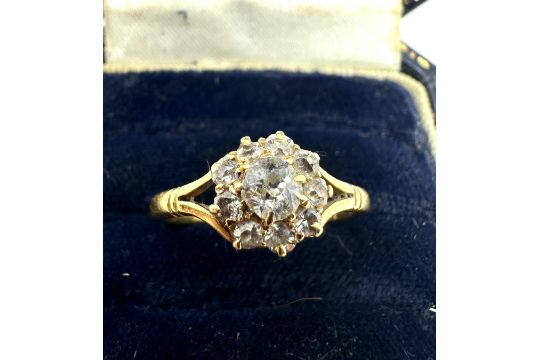 18ct gold diamond cluster ring weight 3.2g - Image 1 of 4