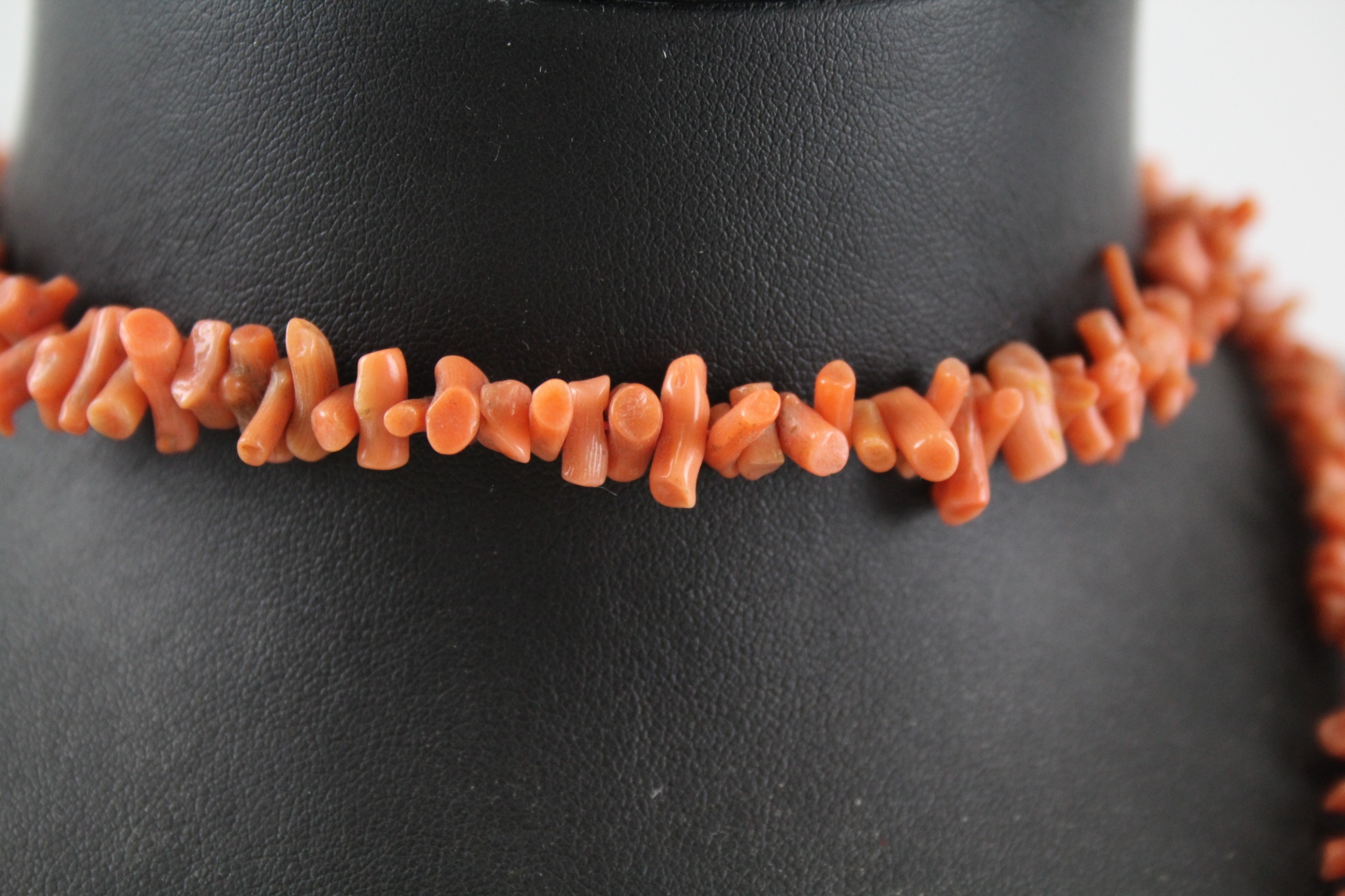 Vintage Flapper Length Branch Coral Necklace 86g - Image 2 of 5