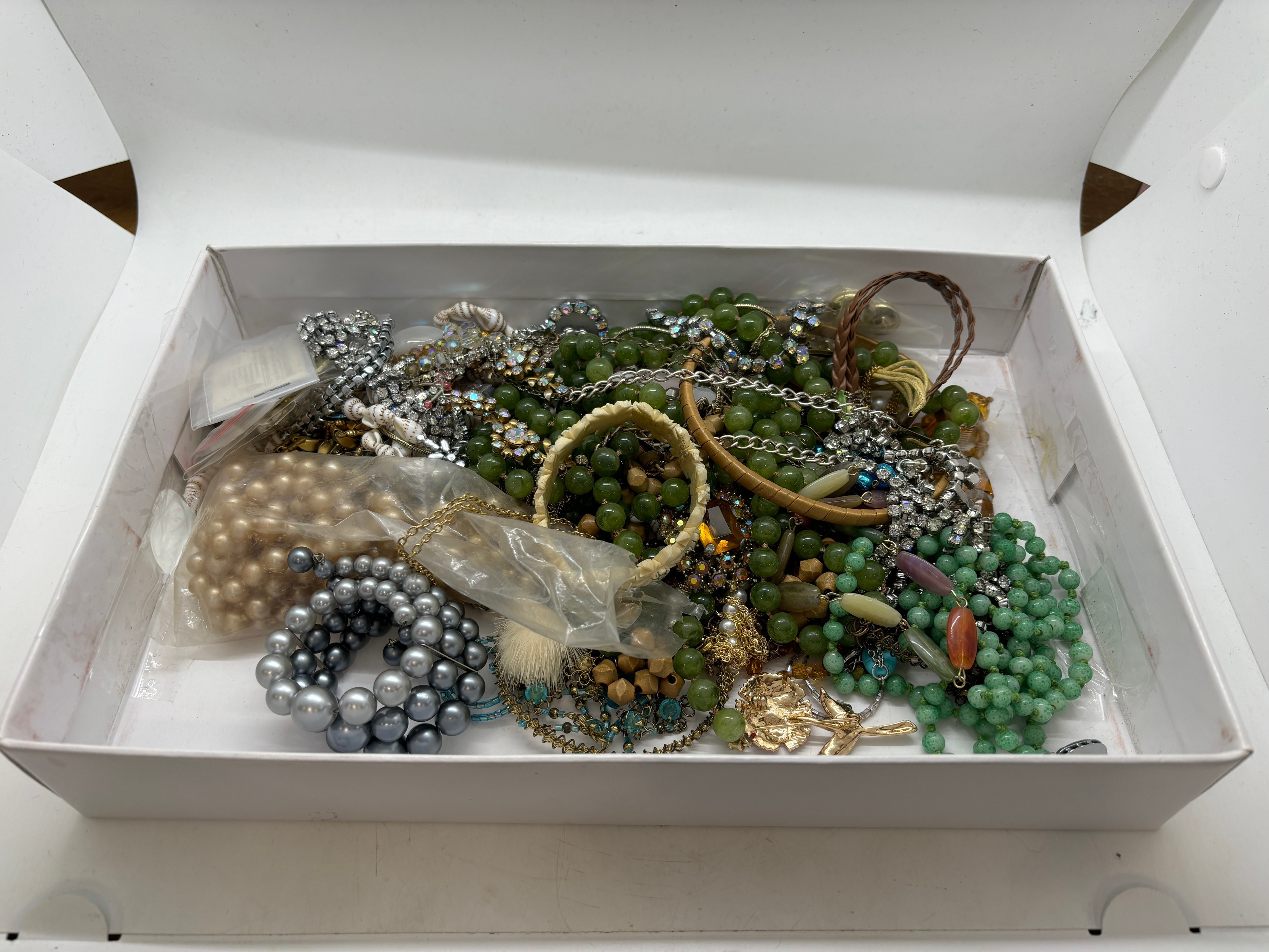 Tray of vintage costume jewellery