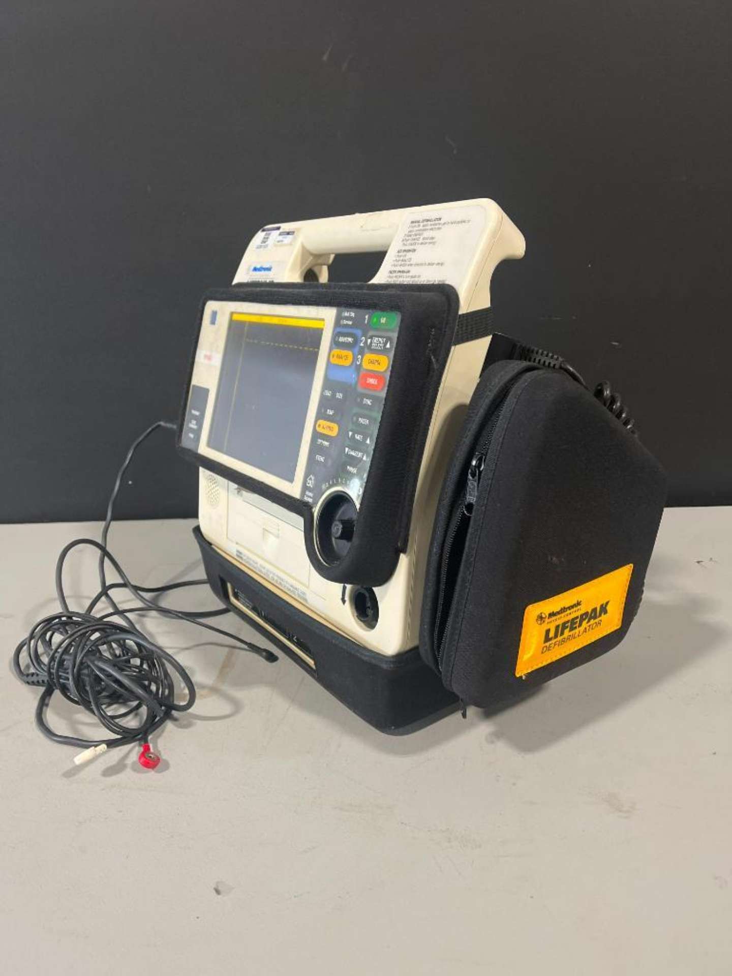 { Option of lots: 597, 598, 599, 600 } MEDTRONIC/PHYSIO-CONTROL LIFEPAK ...