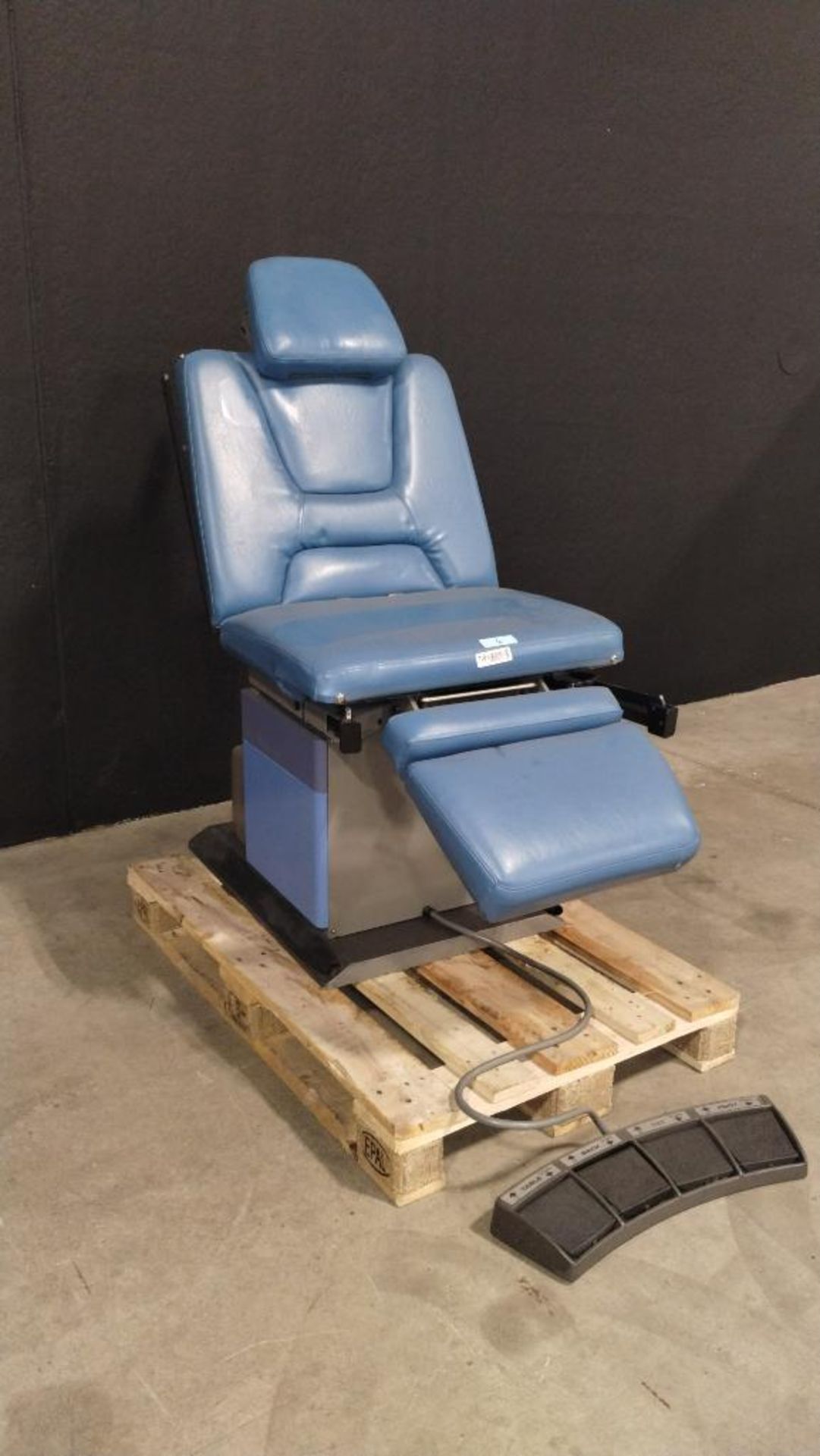 RITTER 75 SPECIAL EDITION POWER EXAM CHAIR WITH FOOTSWITCH - Bild 2 aus 3