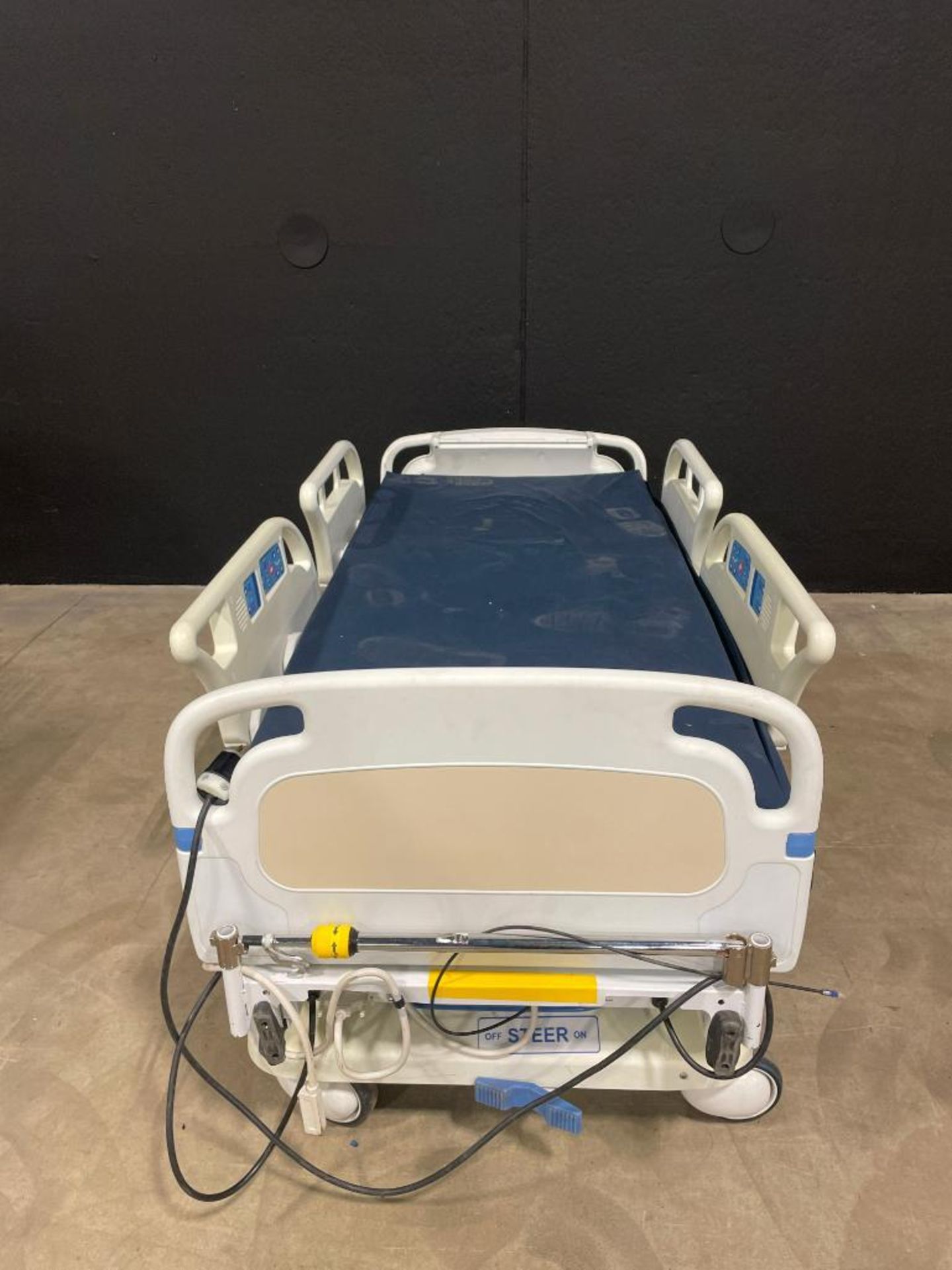 Stryker SECURE 3 3002 HOSPITAL BED - Bild 4 aus 5