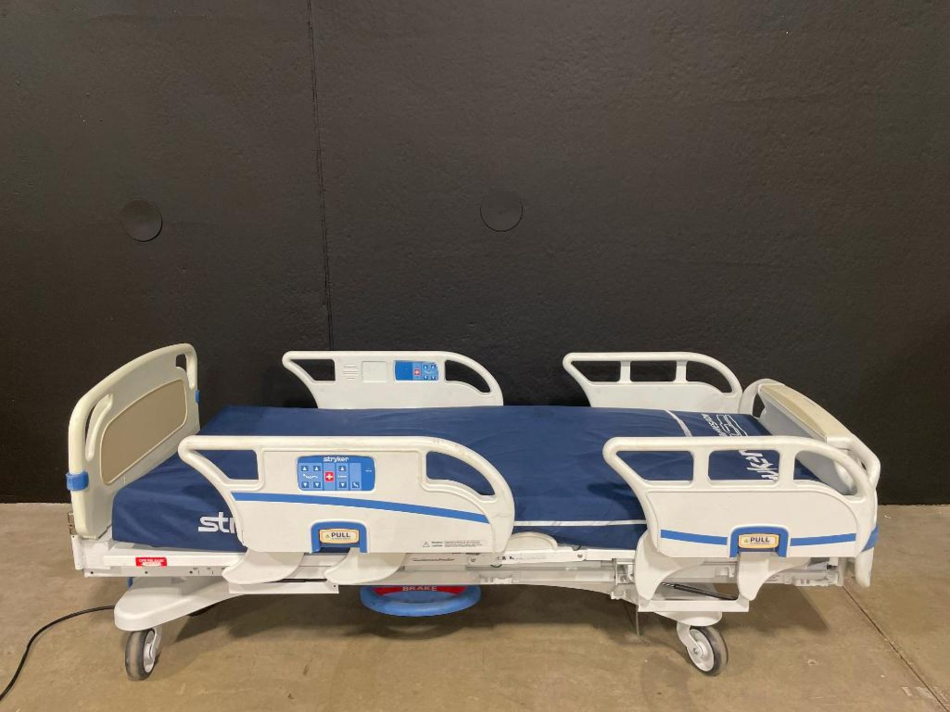 Stryker SECURE 3005 S3 HOSPITAL BED - Bild 2 aus 4