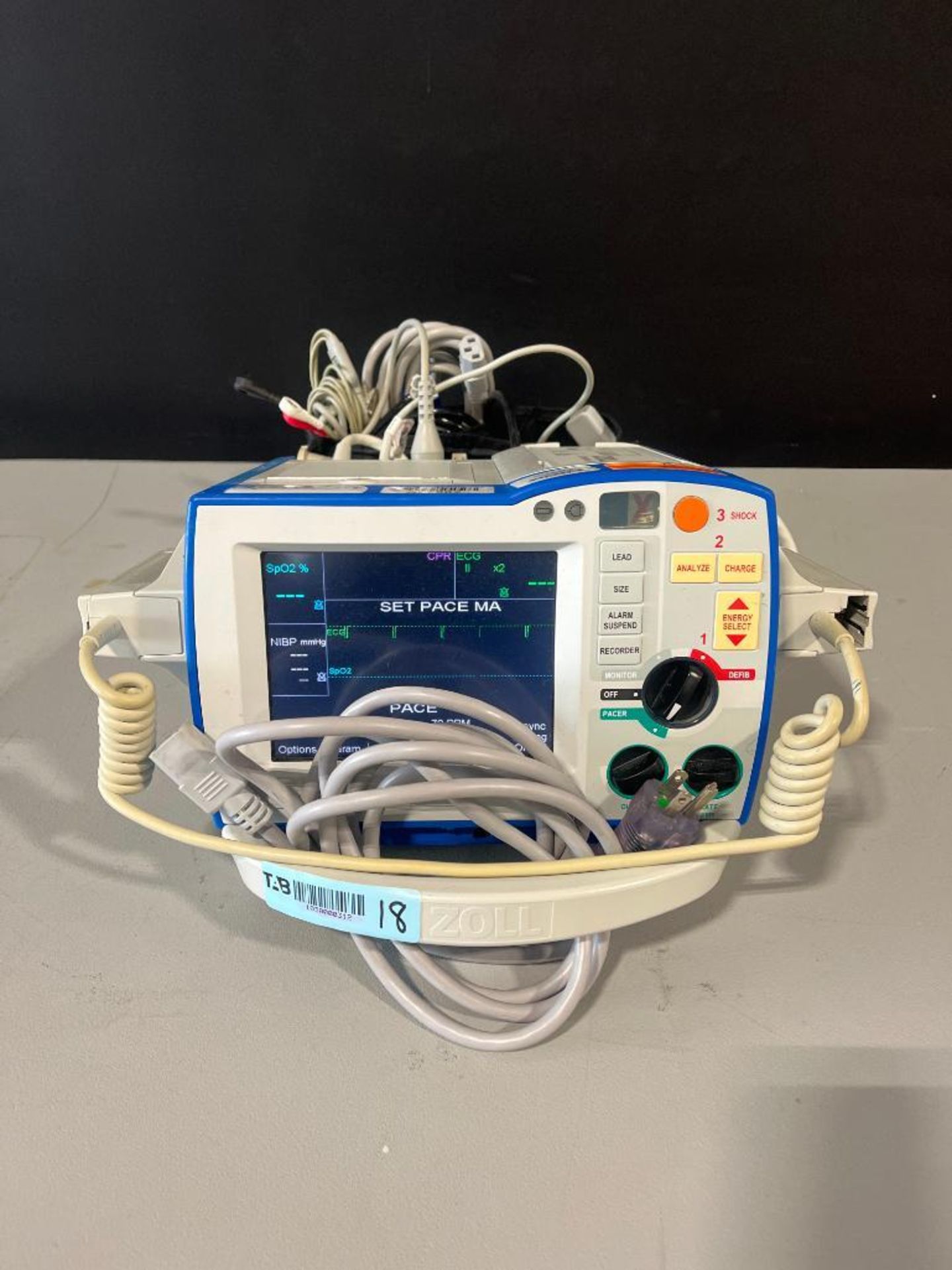 ZOLL R-SERIES ALS DEFIBRILLATOR WITH PACING, ECG,CO2,, SPO2, NIBP, ANALYZE, PADDLES, BATTERY