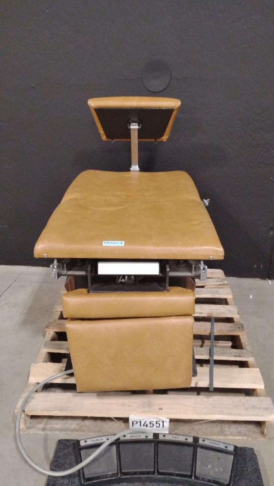 MIDMARK 111 POWER EXAM CHAIR WITH FOOOTSWITCH