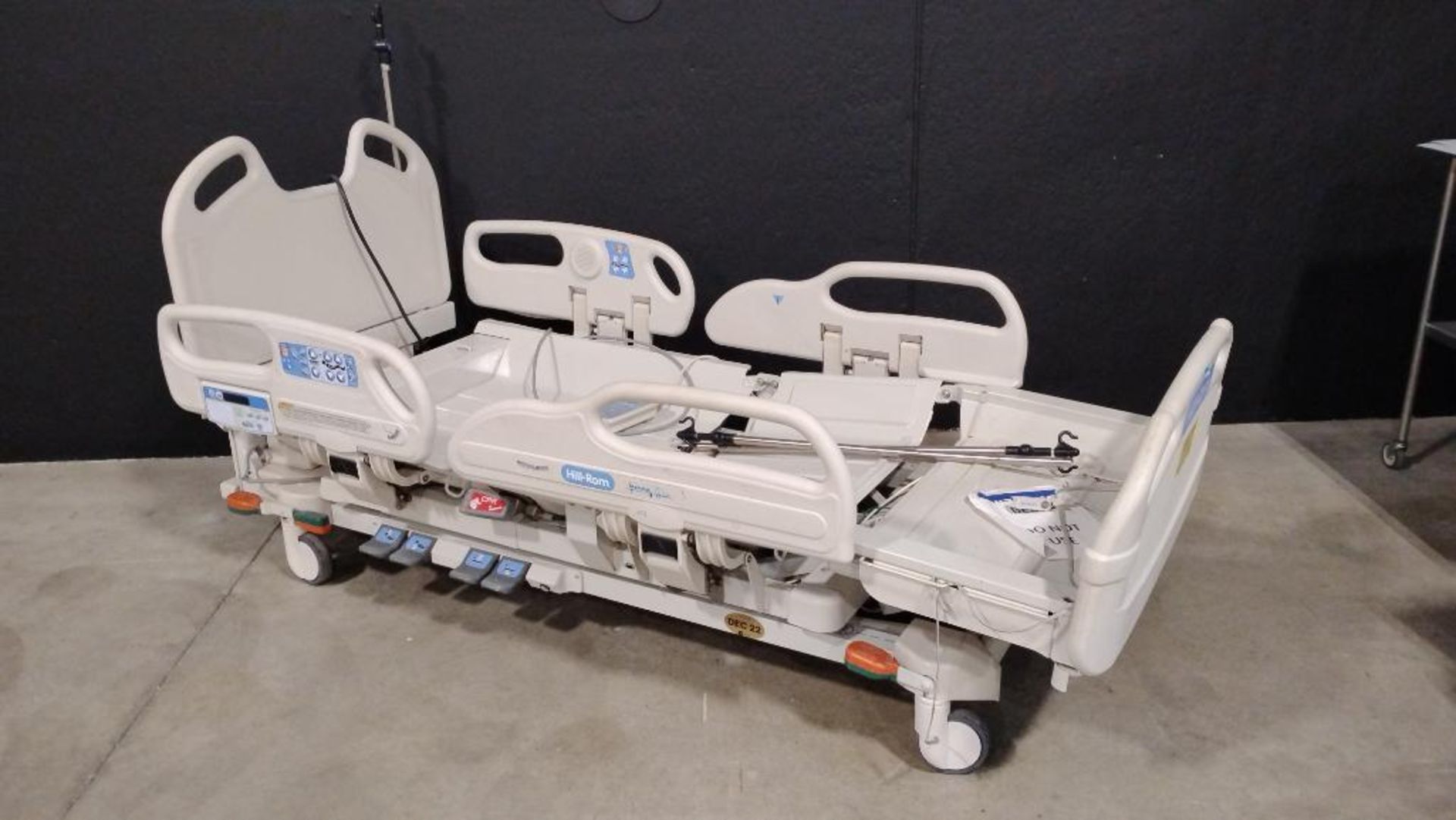 HILL-ROM VERSACARE HOSPITAL BED - Image 3 of 3