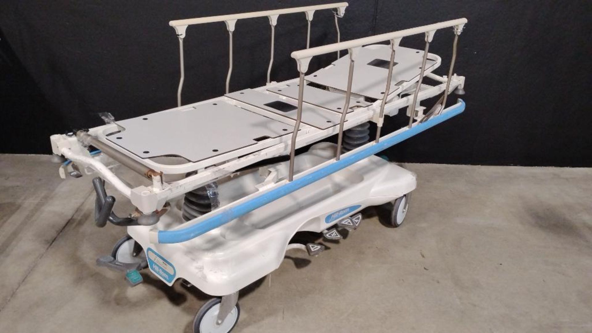 HILL-ROM P8000 STRETCHER (500LBS) - Image 3 of 4