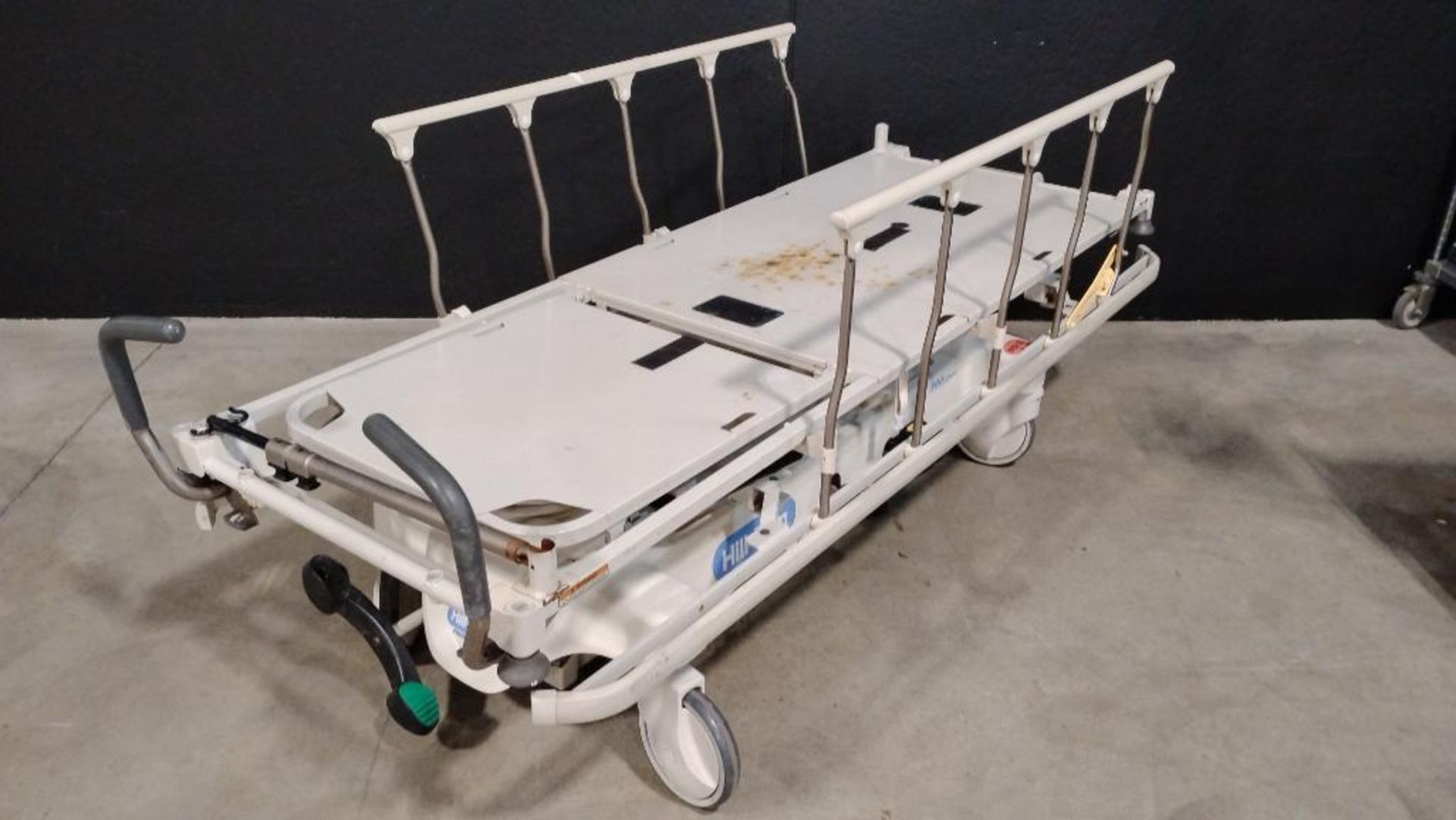 HILL-ROM P8000 STRETCHER WITH SCALE (700LBS) - Image 2 of 4